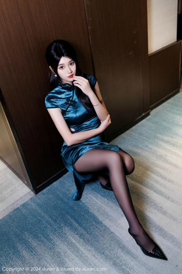   [XiuRen]高清写真图 2024.12.25 No.9653 南乔 旗袍黑丝第10张图片
