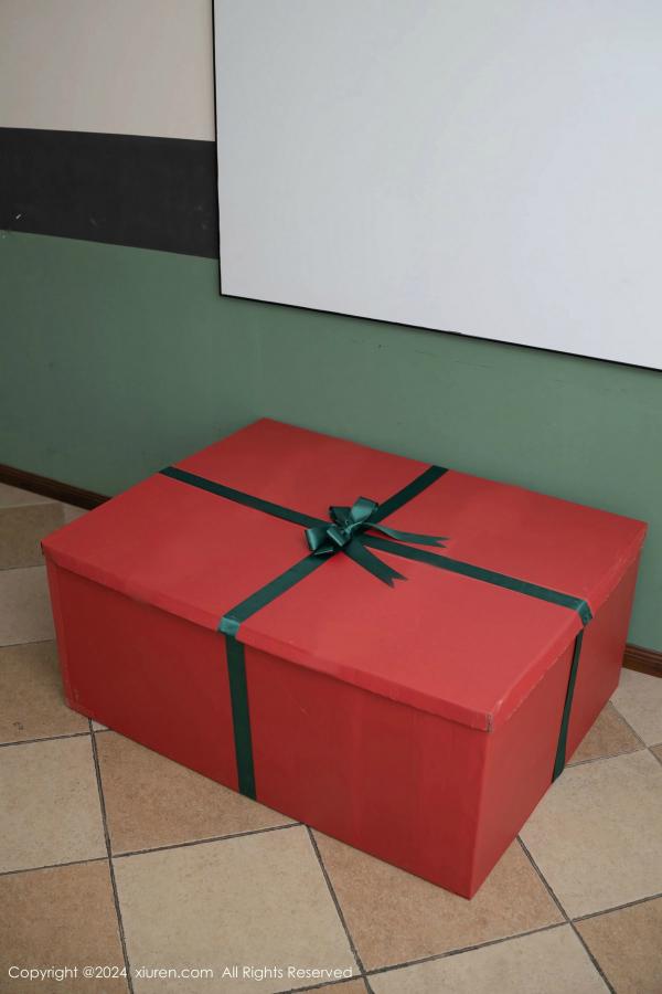 [XiuRen]高清写真图 2024.12.25 No.9657 杏子Yada 美腿性感-套图网