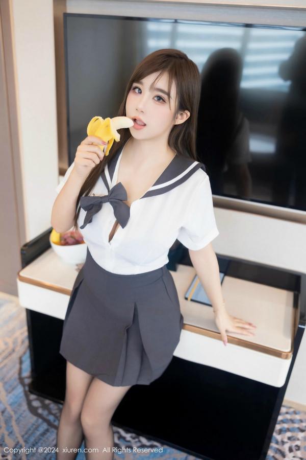   [XiuRen]高清写真图 2024.12.26 No.9663 小肉肉咪 黑丝美腿第10张图片