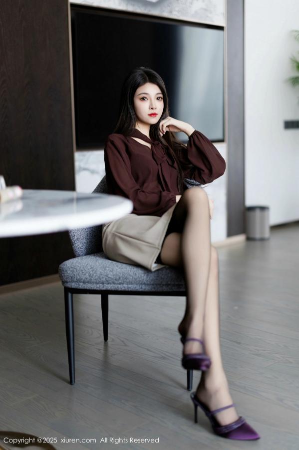 [XiuRen]高清写真图 2025.02.11 No.9868 初梦瑶 黑丝美腿-套图网