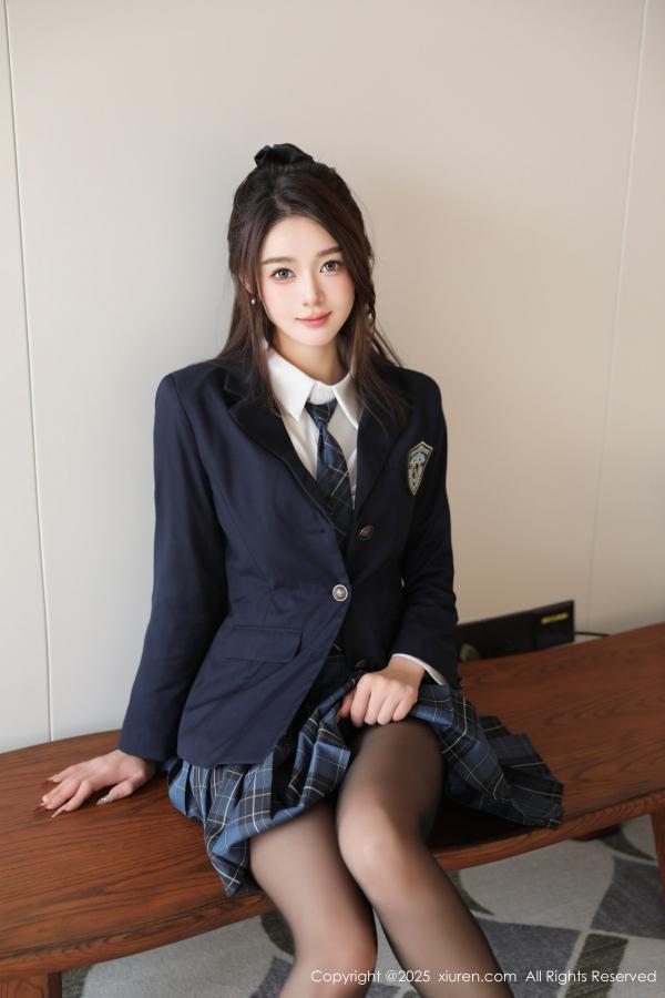 [XiuRen]高清写真图 2025.02.14 No.9888 Candy糖糖 黑丝美腿-套图网