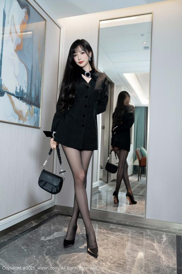 [XiuRen]高清写真图 2025.02.21 No.9918 樱桃小阑子 黑丝美腿-套图网