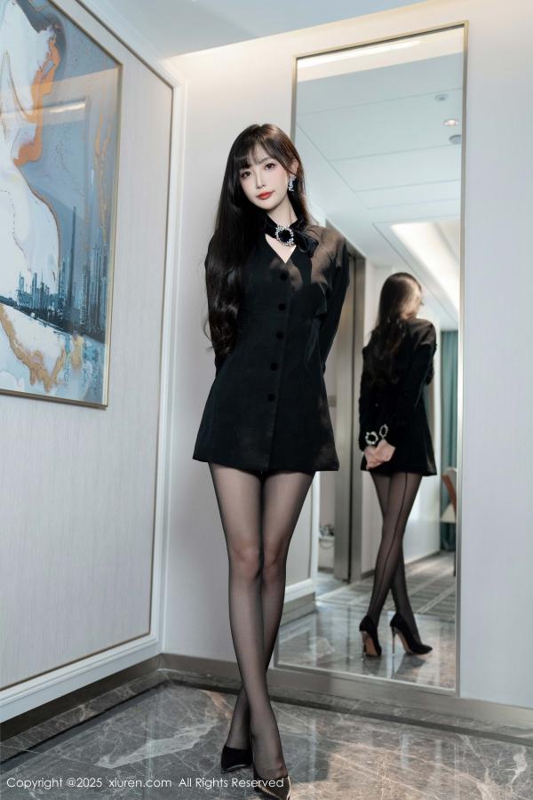   [XiuRen]高清写真图 2025.02.21 No.9918 樱桃小阑子 黑丝美腿第7张图片