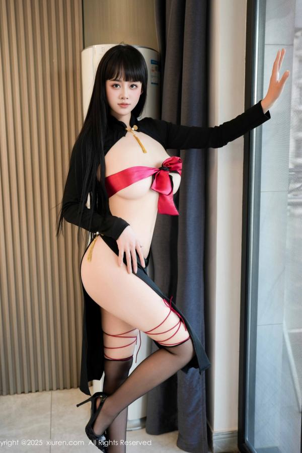   [XiuRen]高清写真图 2025.02.24 No.9925 吒子 美腿黑丝第8张图片