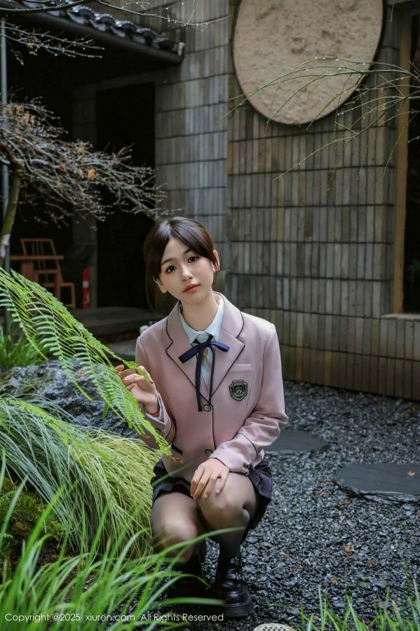   [XiuRen]高清写真图 2025.02.28 No.9949 奶芙乔乔 美腿黑丝第6张图片