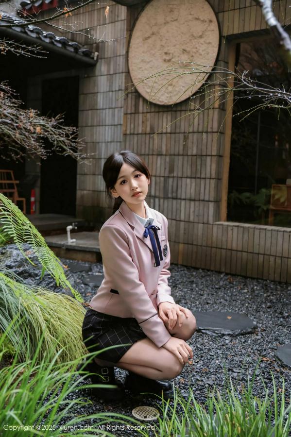   [XiuRen]高清写真图 2025.02.28 No.9949 奶芙乔乔 美腿黑丝第7张图片