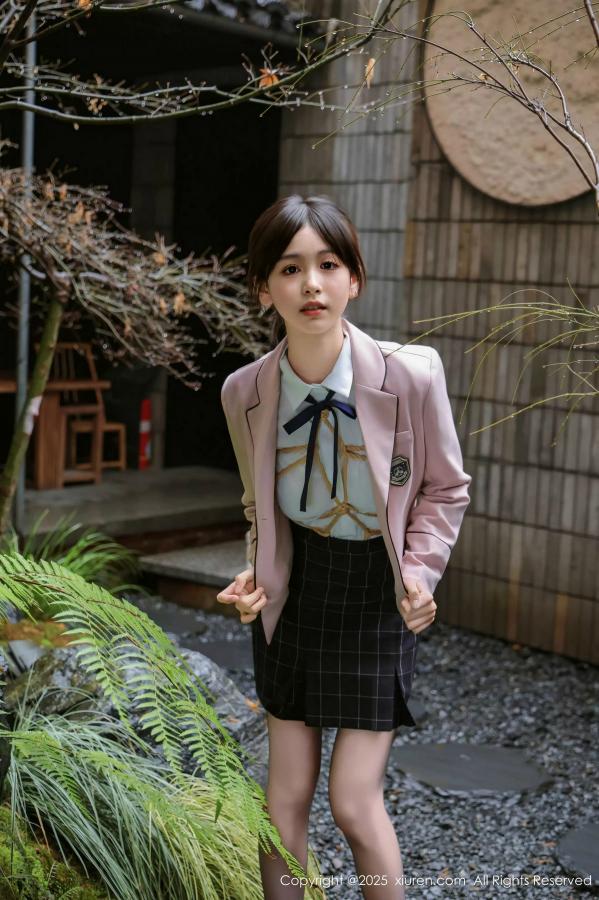   [XiuRen]高清写真图 2025.02.28 No.9949 奶芙乔乔 美腿黑丝第9张图片