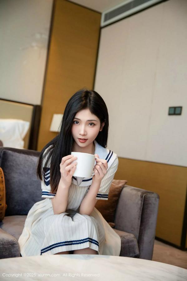   [XiuRen]高清写真图 2025.02.27 No.9942 刘婷婷 丝袜美腿第7张图片