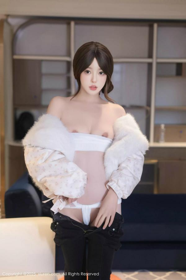   [XiuRen]高清写真图 2025.02.28 No.9950 桃妖夭 性感美腿第8张图片