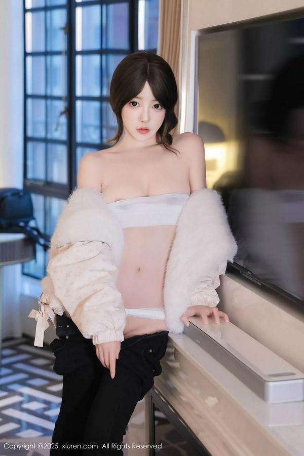   [XiuRen]高清写真图 2025.02.28 No.9950 桃妖夭 性感美腿第9张图片