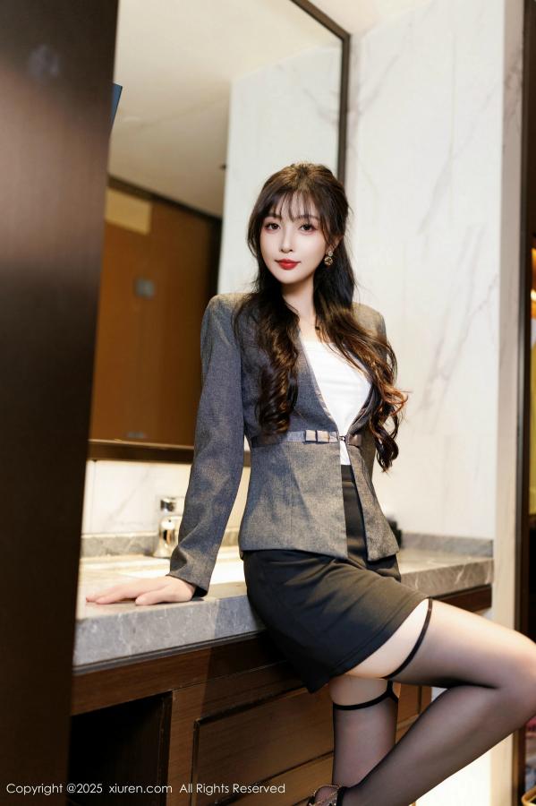 [XiuRen]高清写真图 2025.03.03 No.9957 樱桃小阑子 黑丝美腿-套图网