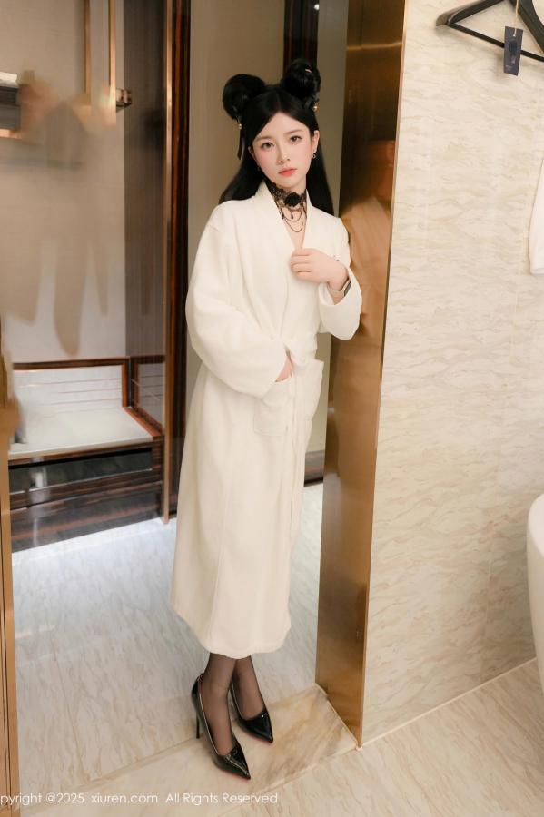   [XiuRen]高清写真图 2025.03.04 No.9961 优酱 黑丝美腿第5张图片