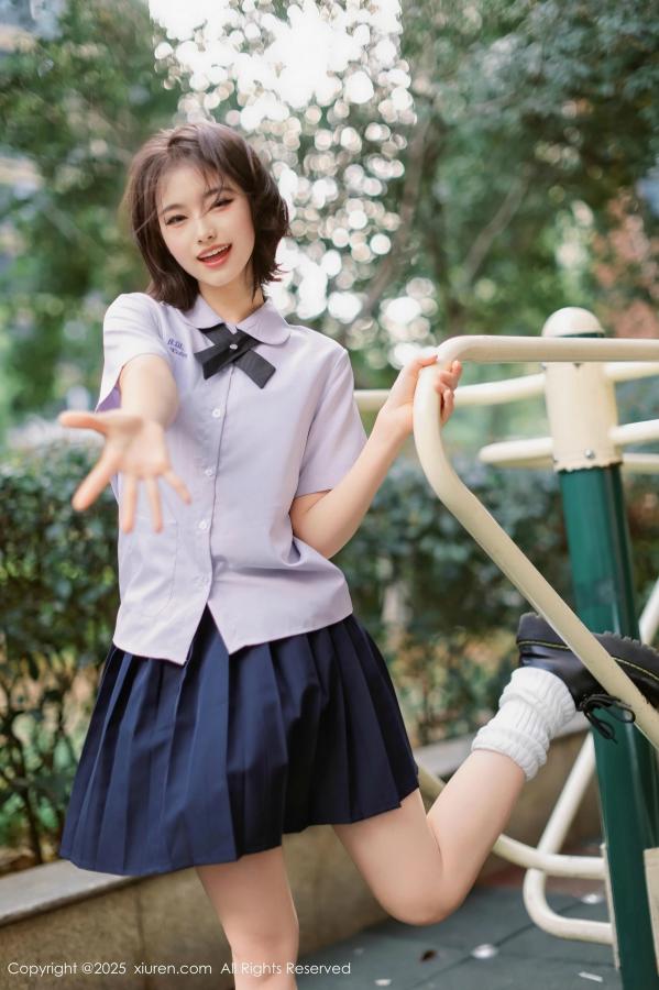   [XiuRen]高清写真图 2025.03.07 No.9985 小橘子orange 美腿性感第9张图片