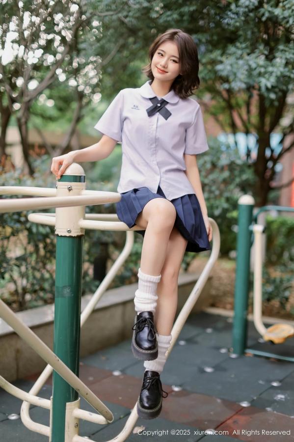   [XiuRen]高清写真图 2025.03.07 No.9985 小橘子orange 美腿性感第10张图片