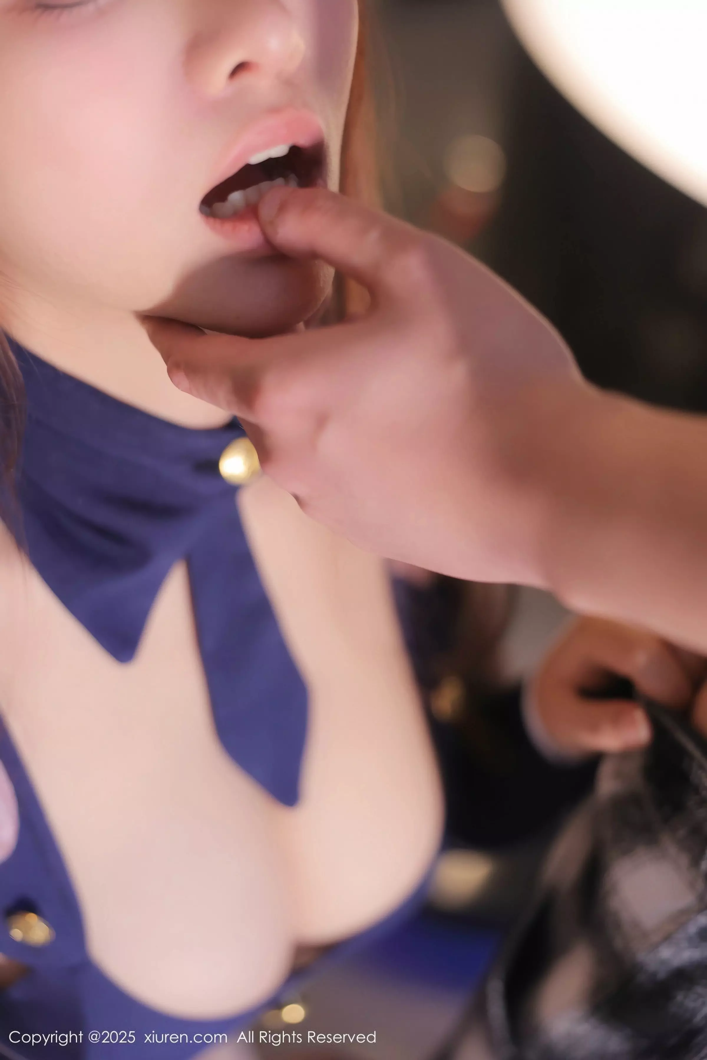   [XiuRen]高清写真图 2025.03.13 No.10009 张庭蓉 丝袜美腿第7张图片