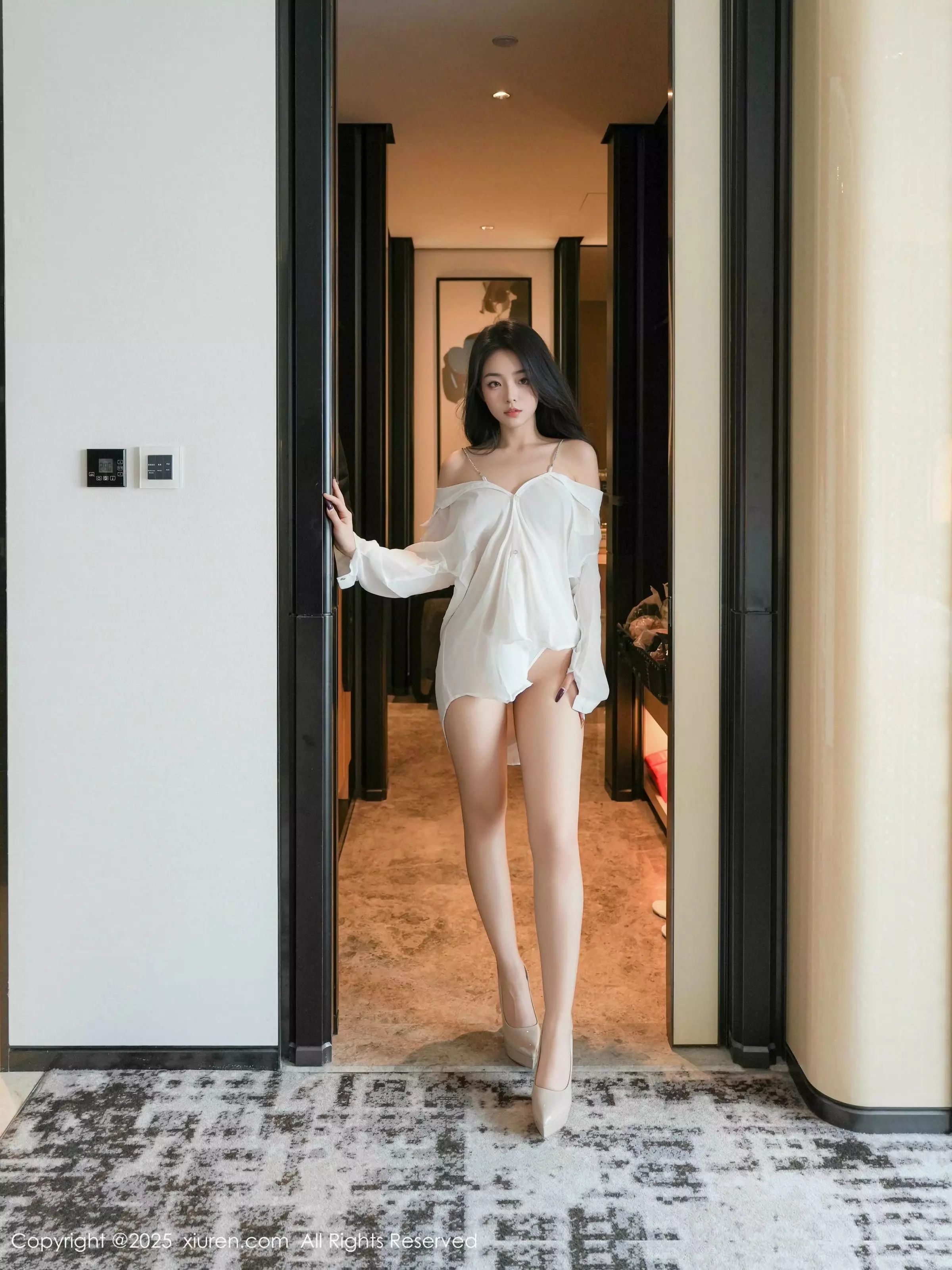   [XiuRen]高清写真图 2025.03.17 No.10025 白琮瑗 美臀性感第5张图片