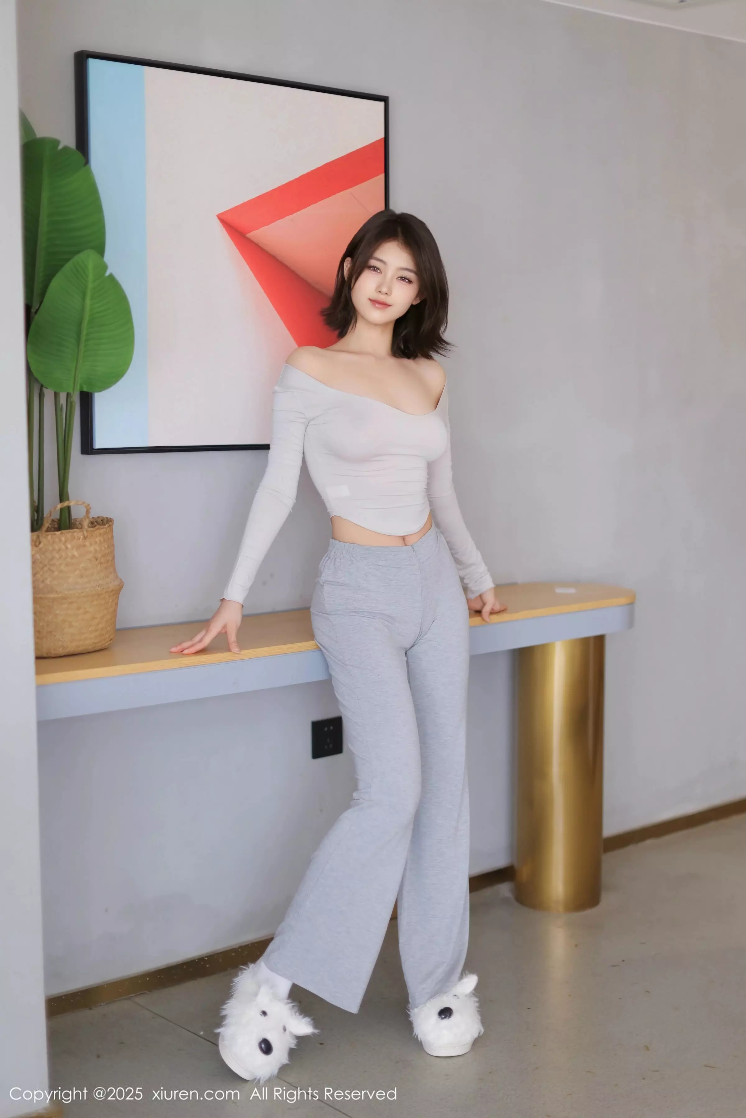   [XiuRen]高清写真图 2025.03.14 No.10021 小橘子orange 美腿性感第10张图片