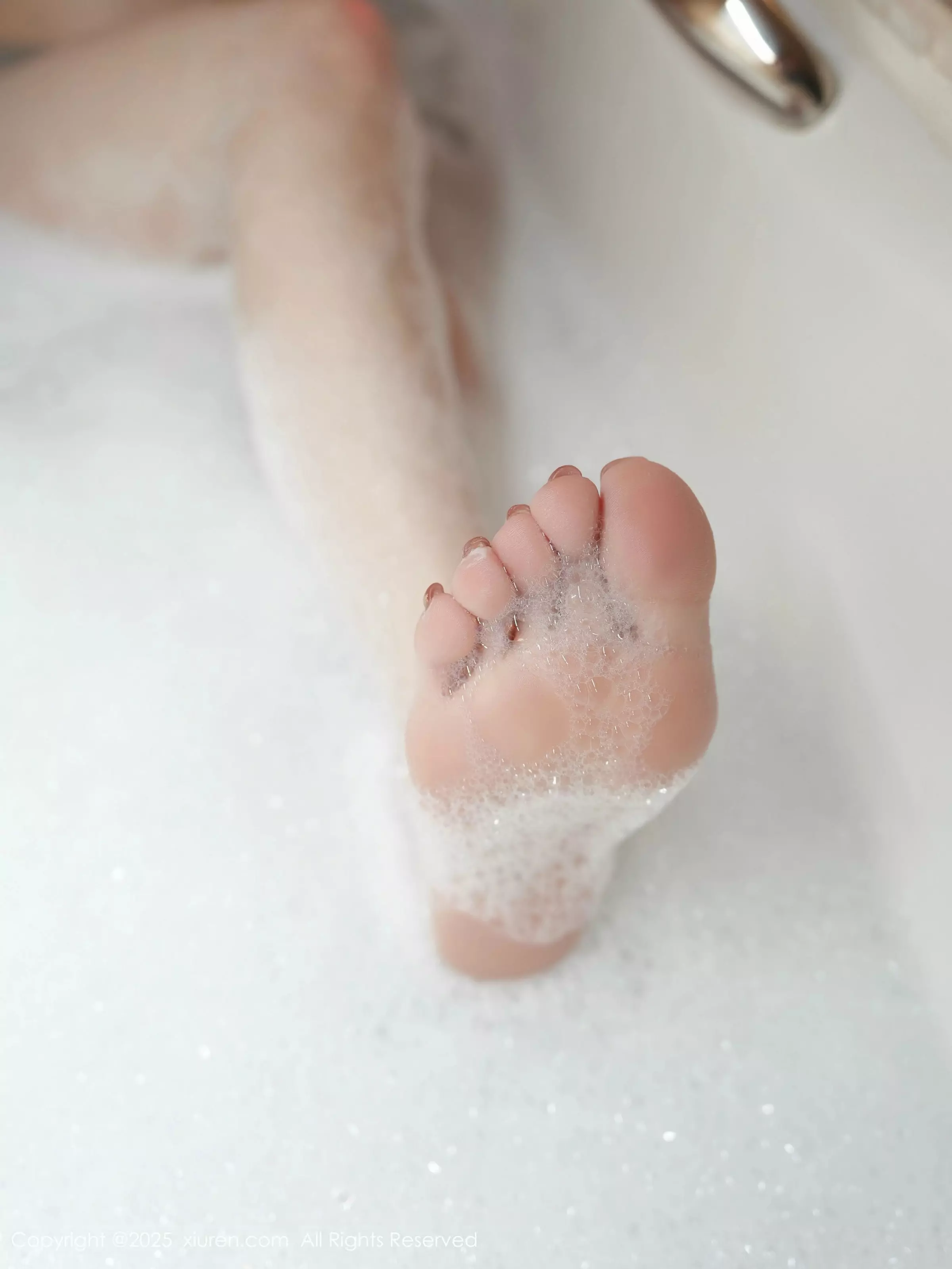   [XiuRen]高清写真图 2025.03.19 No.10037 阿汁 美腿性感第3张图片