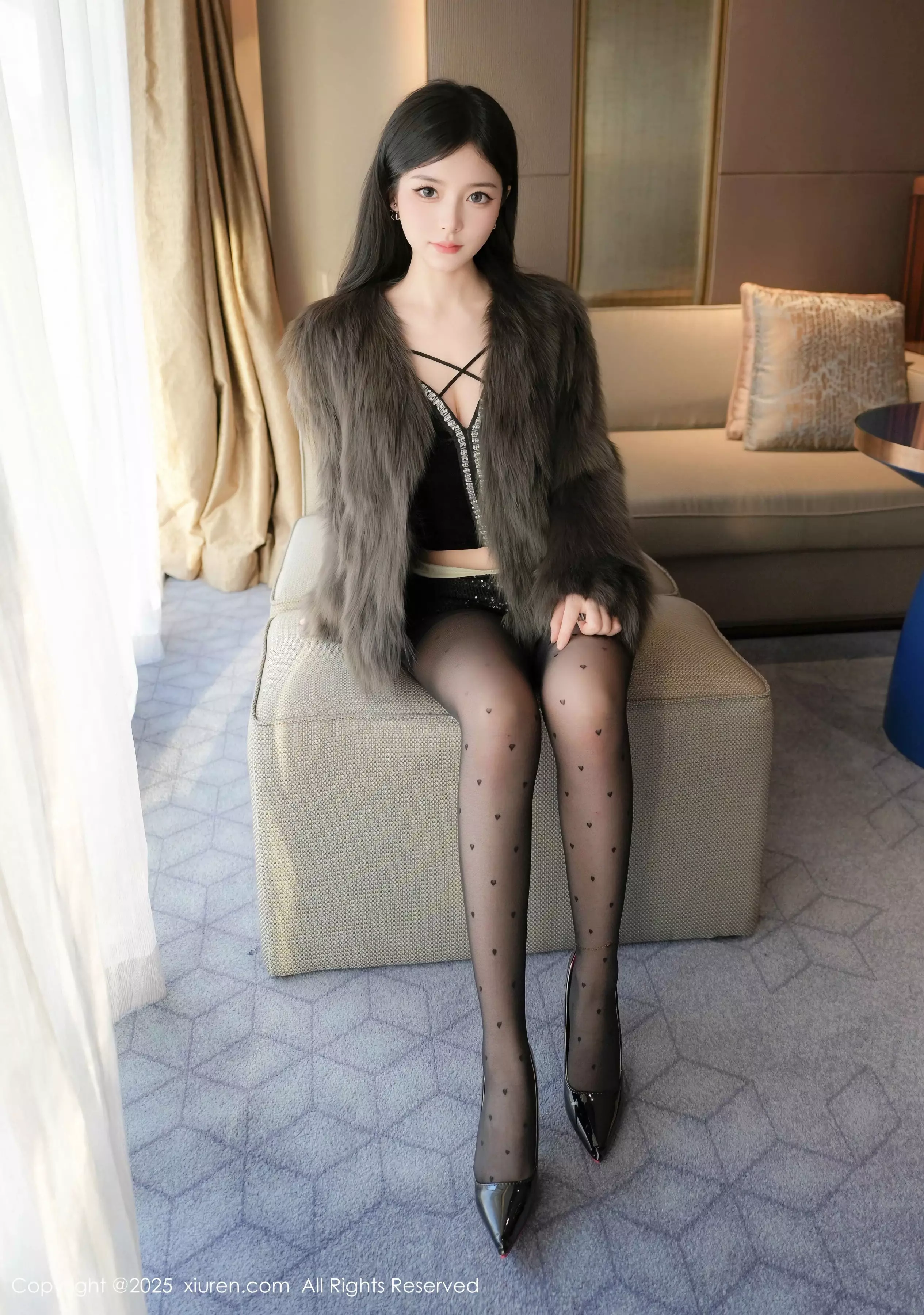   [XiuRen]高清写真图 2025.03.20 No.10045 优酱 黑丝美腿第6张图片