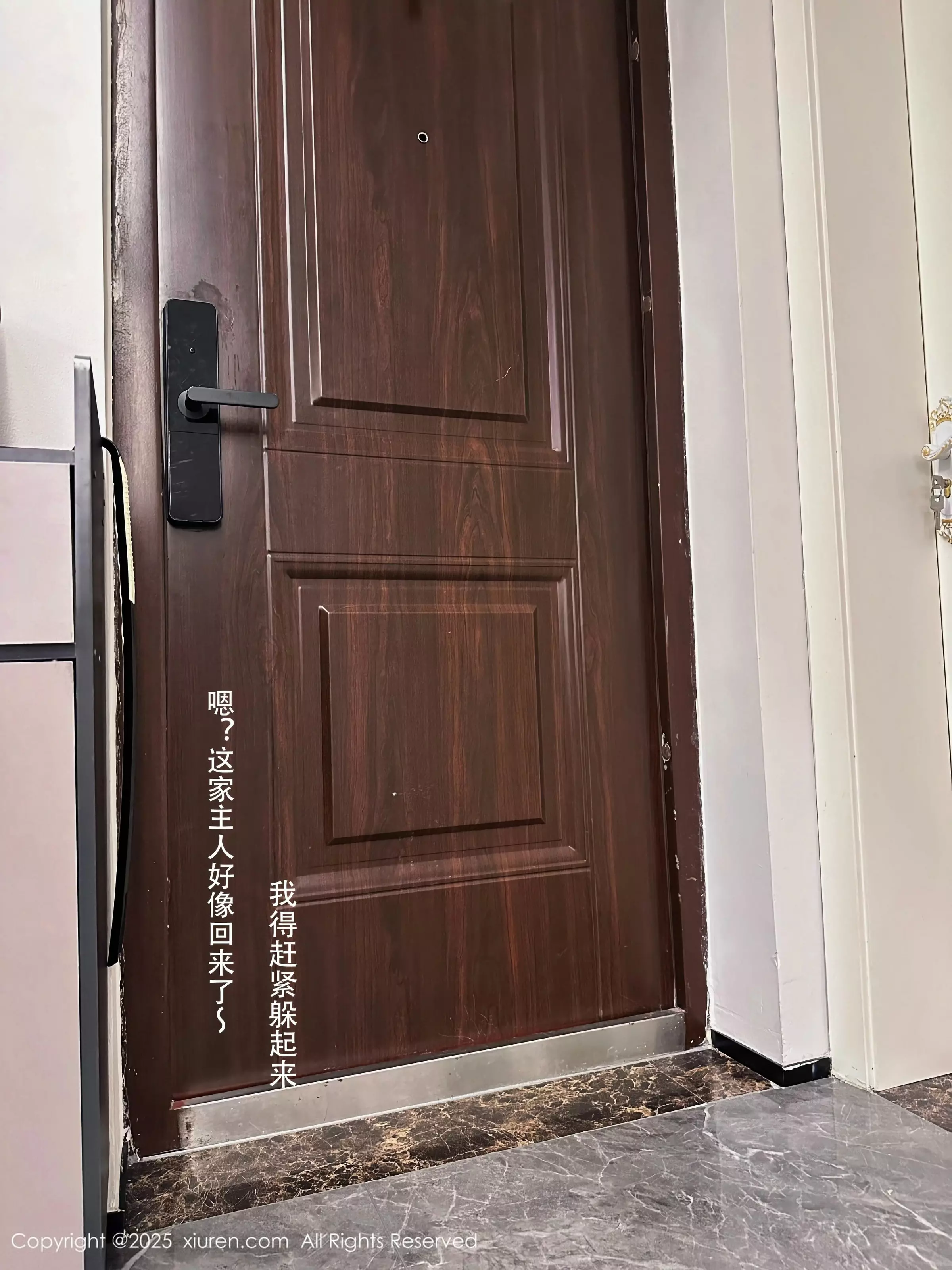   [XiuRen]高清写真图 2025.03.19 No.10042 杏子Yada 美腿性感第5张图片