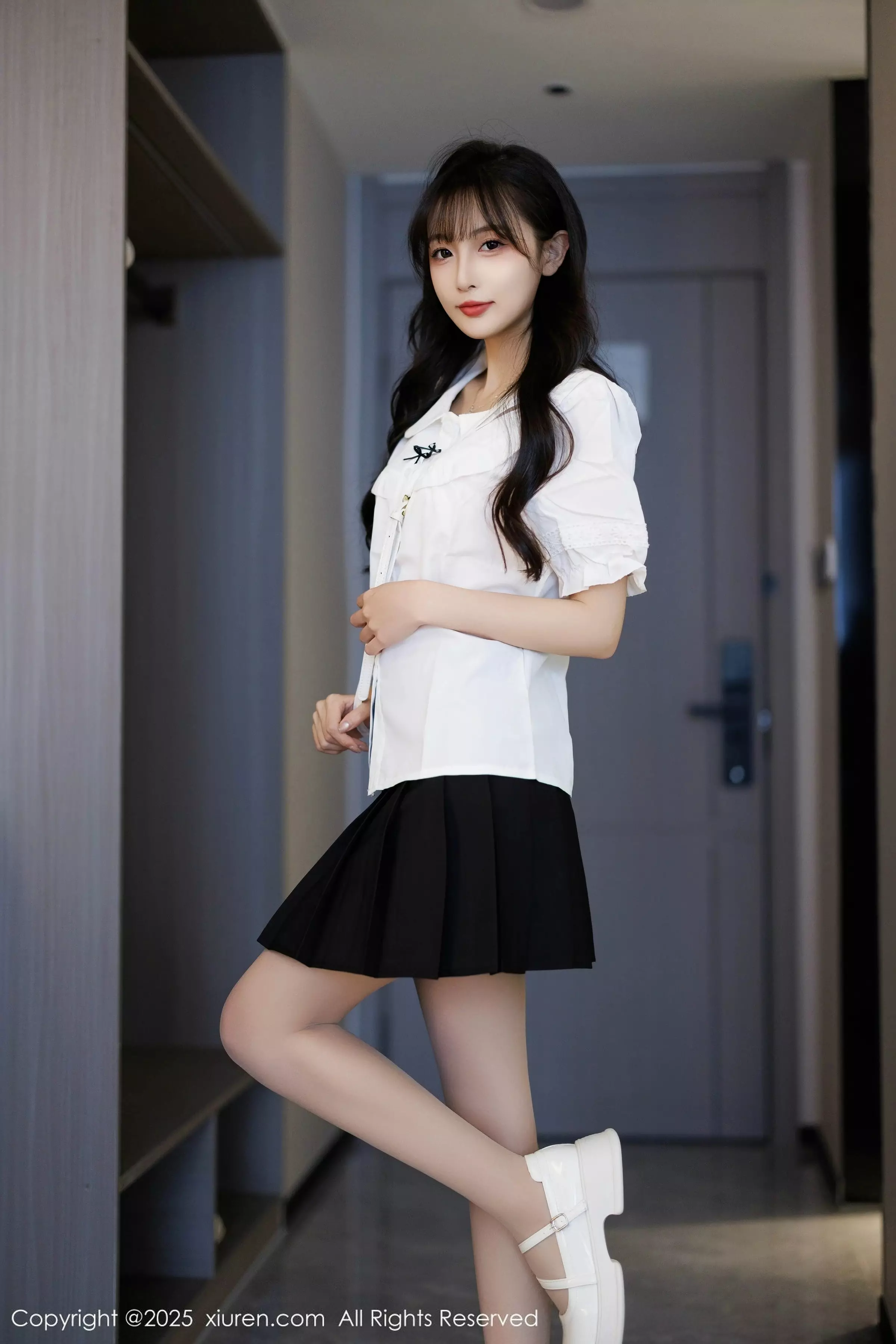   [XiuRen]高清写真图 2025.03.25 No.10067 樱桃小阑子 西安旅拍第4张图片