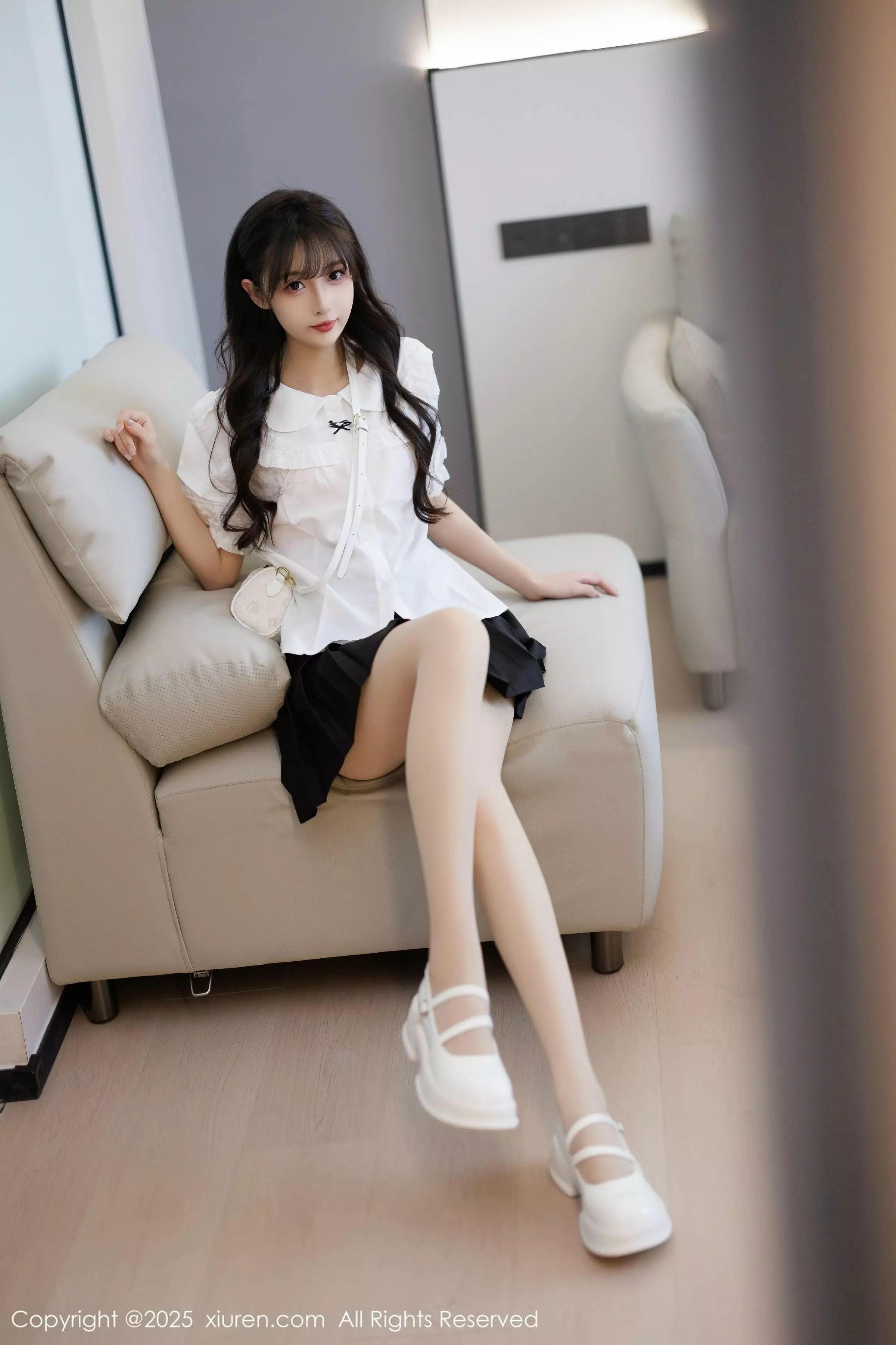   [XiuRen]高清写真图 2025.03.25 No.10067 樱桃小阑子 西安旅拍第6张图片