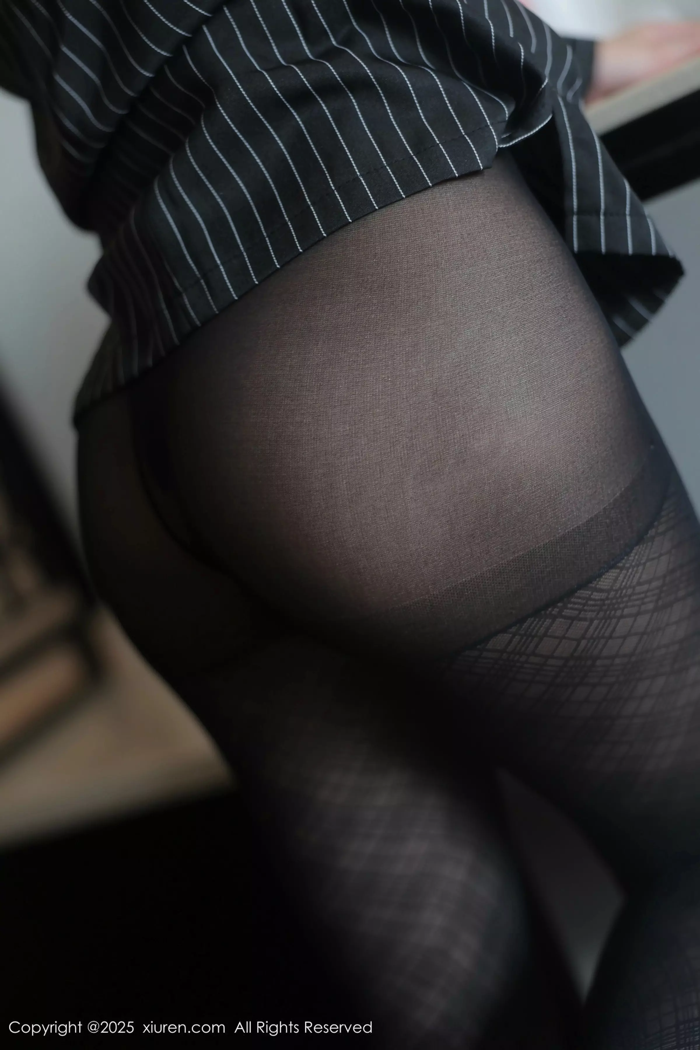   [XiuRen]高清写真图 2025.03.27 No.10076 汐子 魅惑黑丝第2张图片