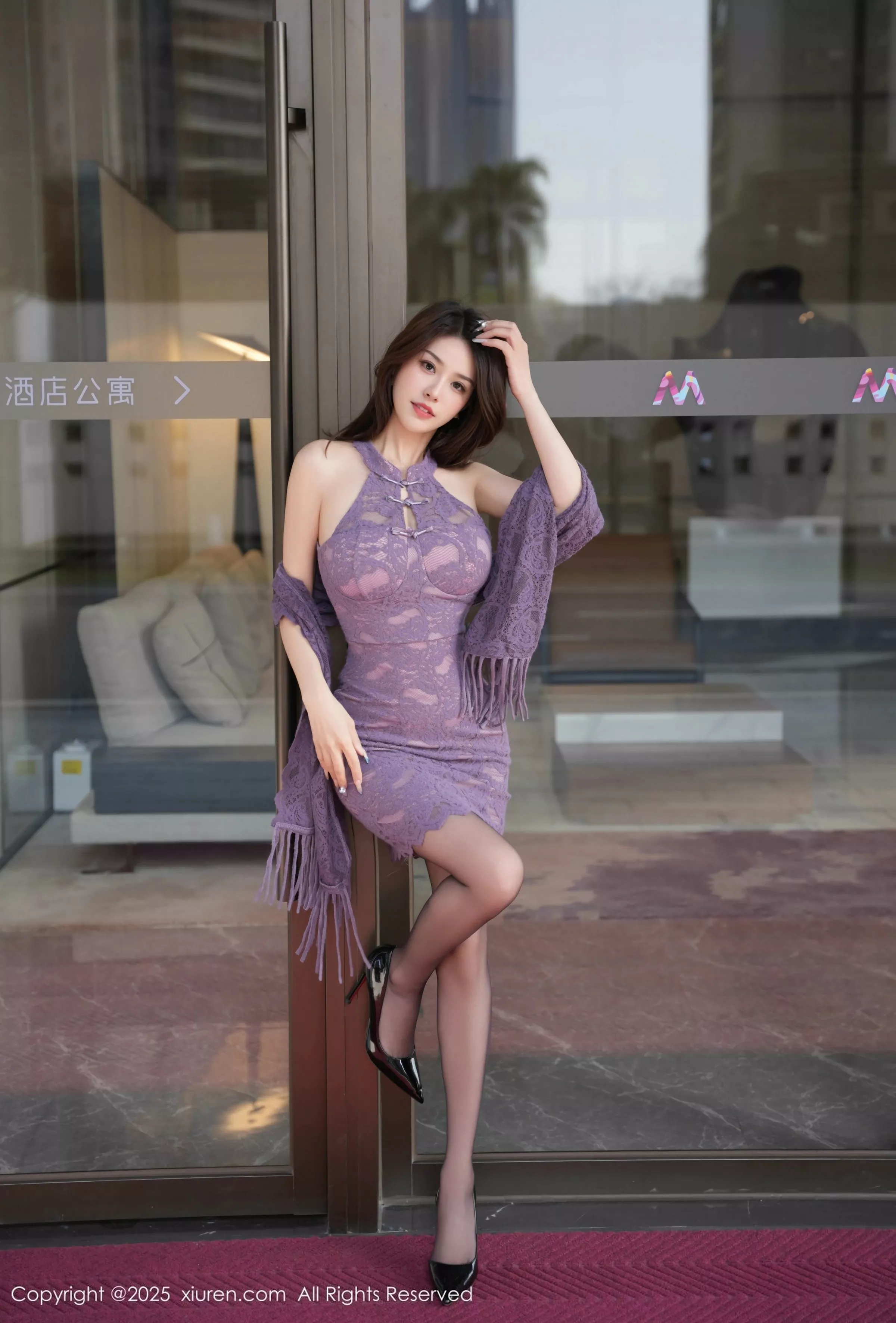   [XiuRen]高清写真图 2025.04.03 No.10111 Well11 紫色旗袍第8张图片