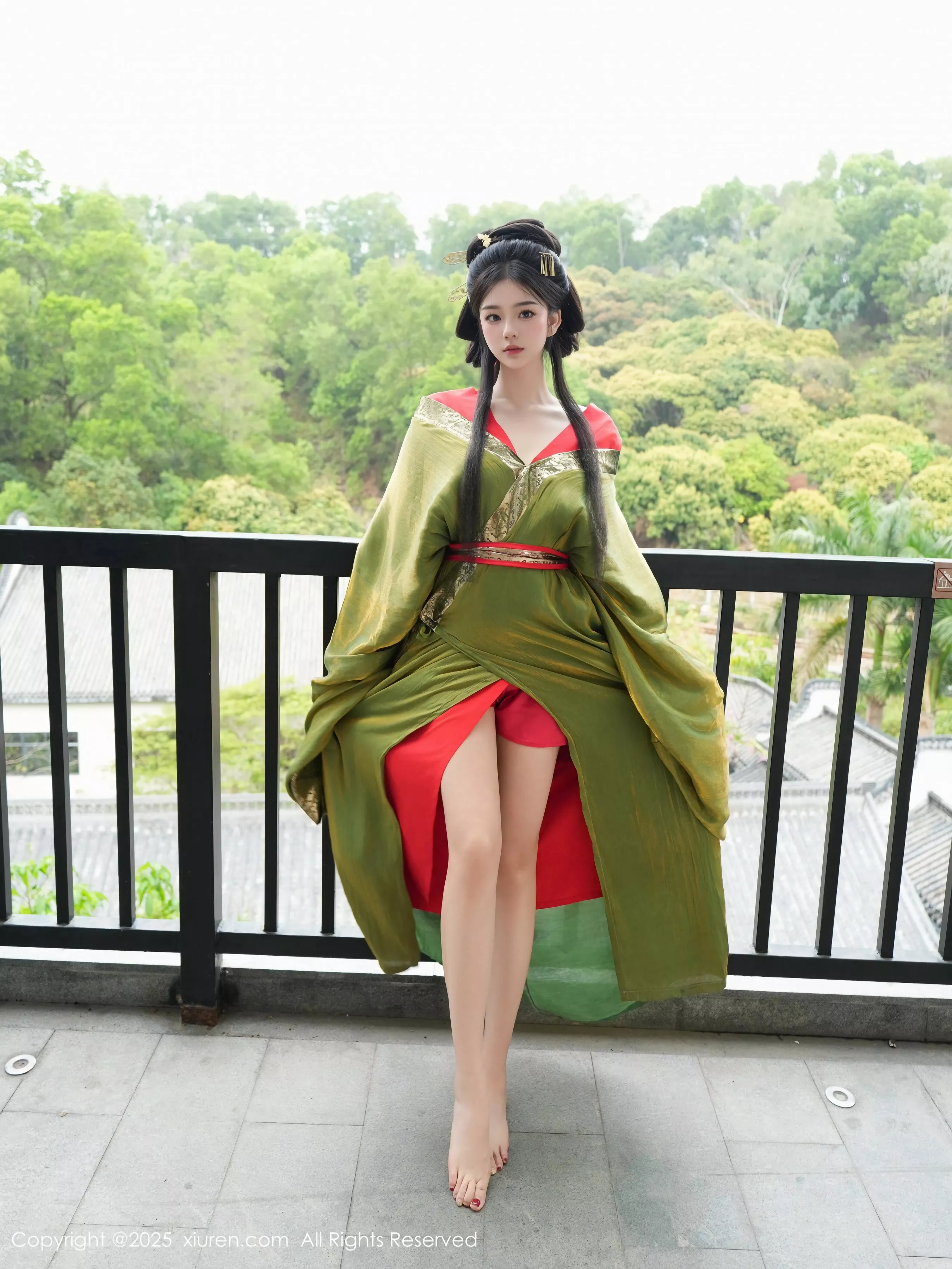   [XiuRen]高清写真图 2025.04.09 No.10126 雪糕CiCi 性感古风第10张图片
