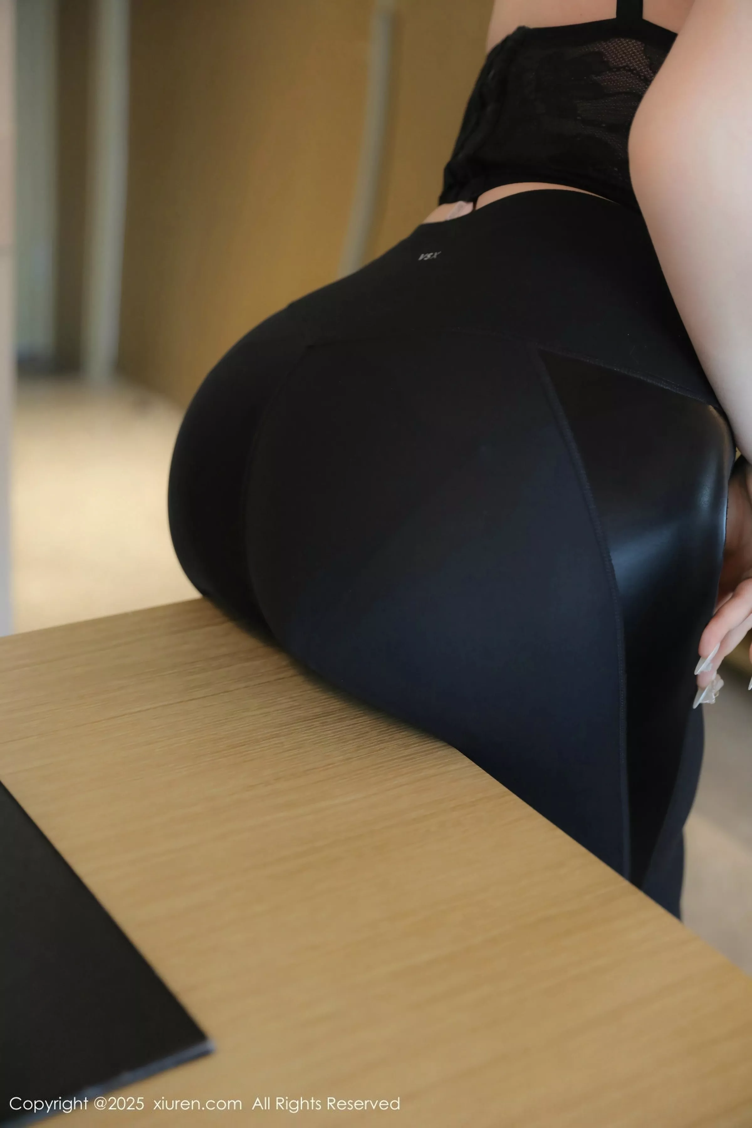   [XiuRen]高清写真图 2025.04.10 No.10131 Mila嘟嘟 黑色情趣第6张图片