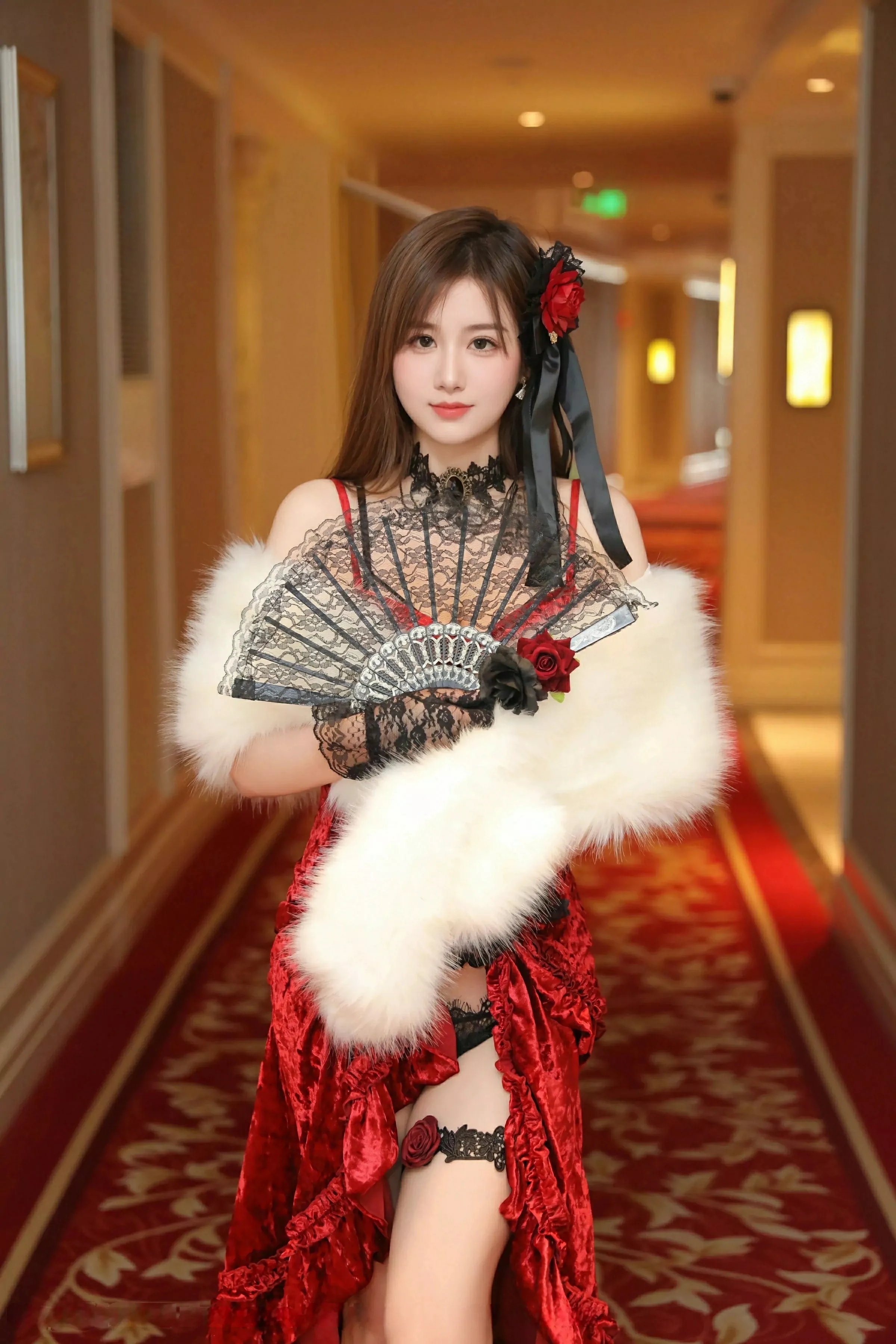   [XiuRen]高清写真图 2025.04.11 No.10140 小肉肉咪 复古红裙第6张图片