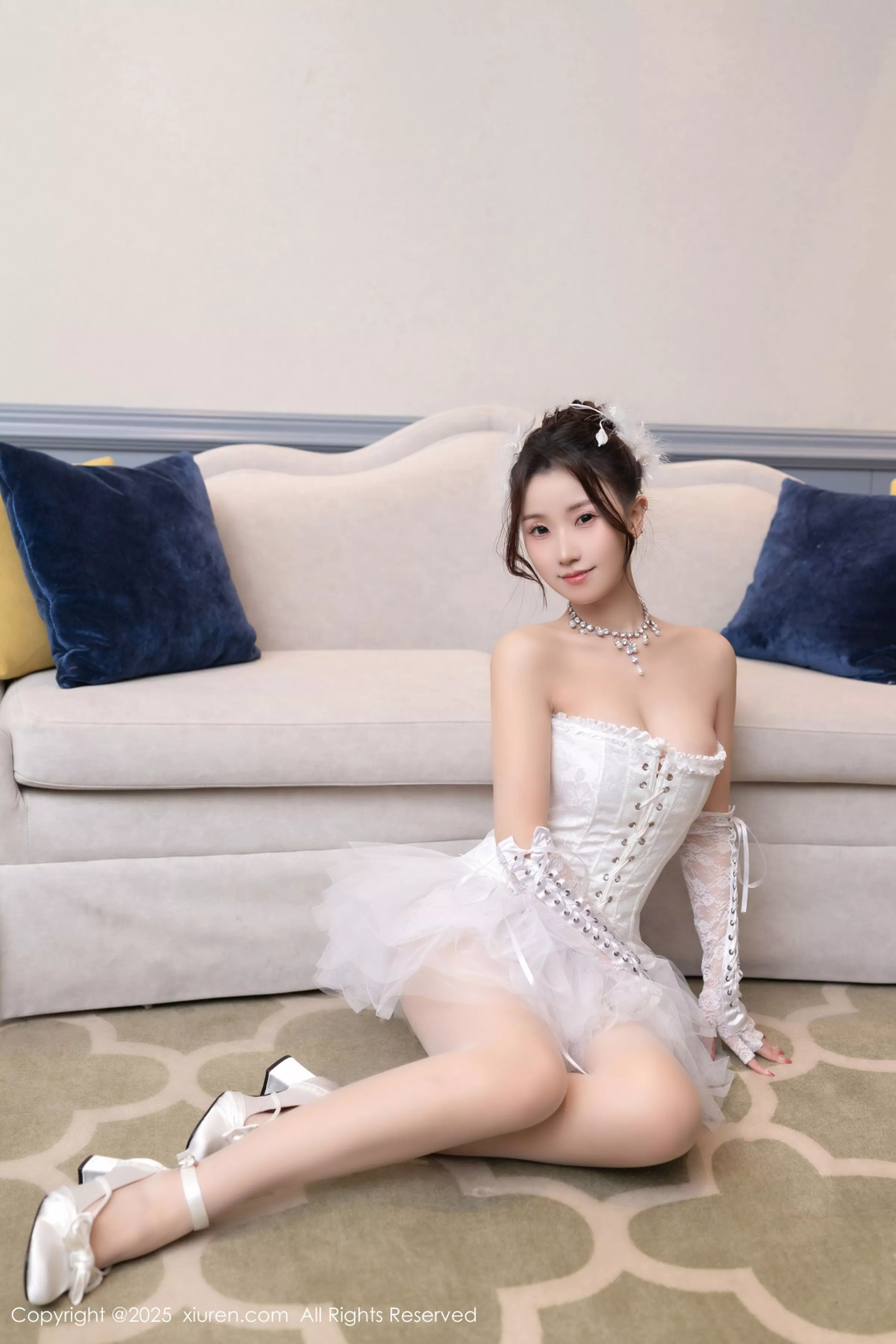   [XiuRen]高清写真图 2025.04.16 No.10161 杏子Yada 白色连衣短第6张图片