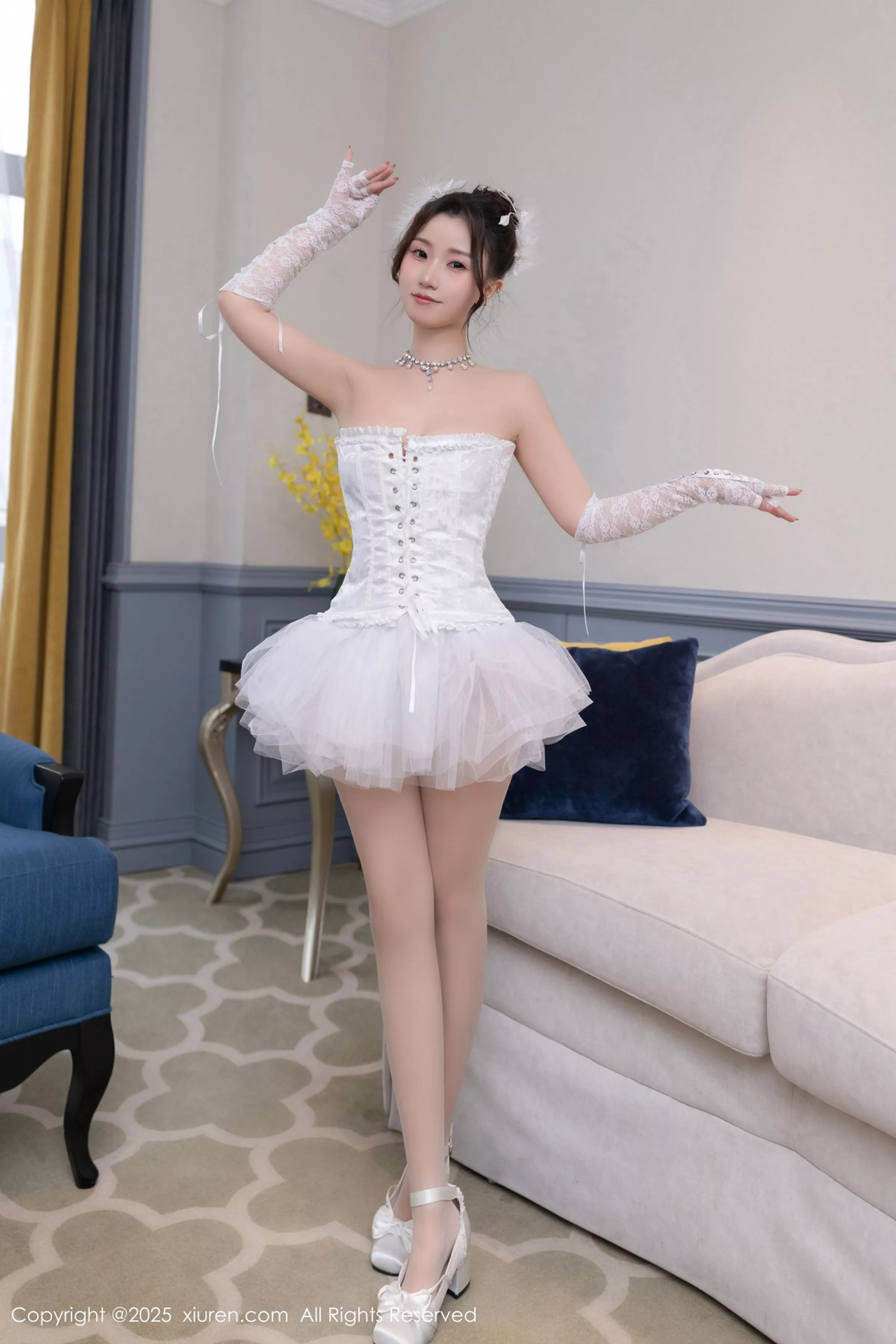   [XiuRen]高清写真图 2025.04.16 No.10161 杏子Yada 白色连衣短第10张图片