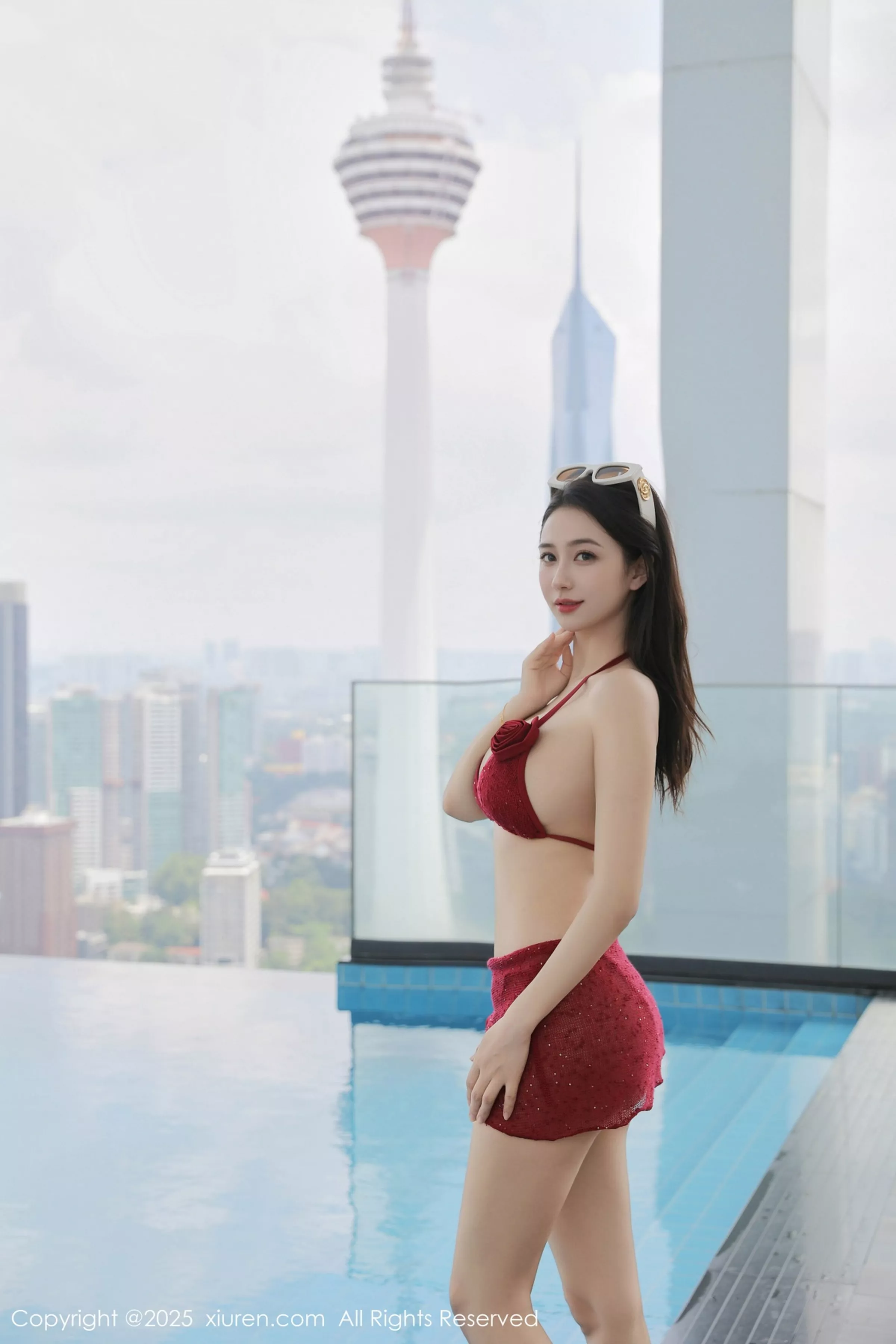   [XiuRen]高清写真图 2025.04.18 No.10172 Candy糖糖 红色比基尼第9张图片