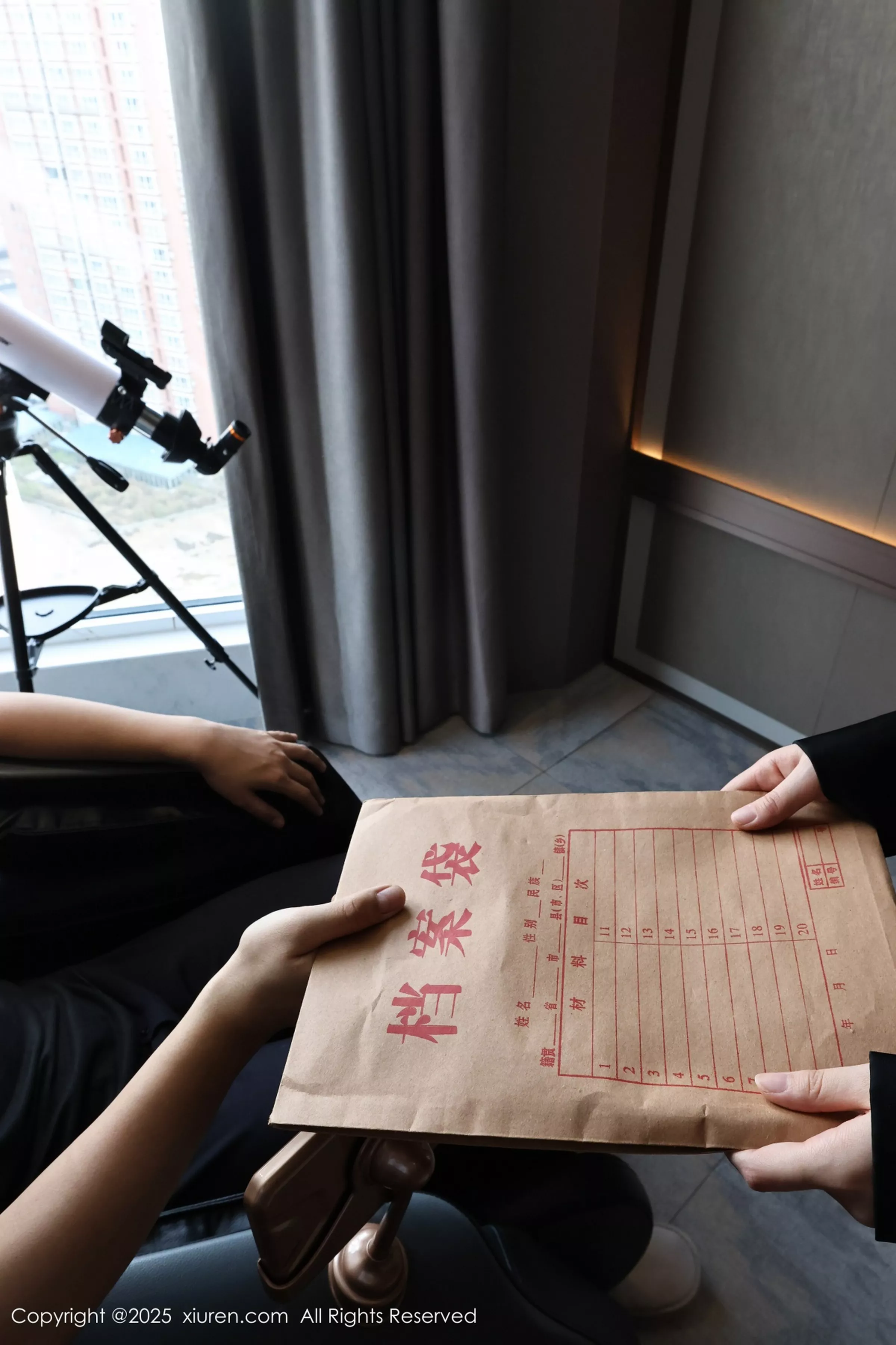   [XiuRen]高清写真图 2025.04.18 No.10167 小芭乐 黑色OL第9张图片