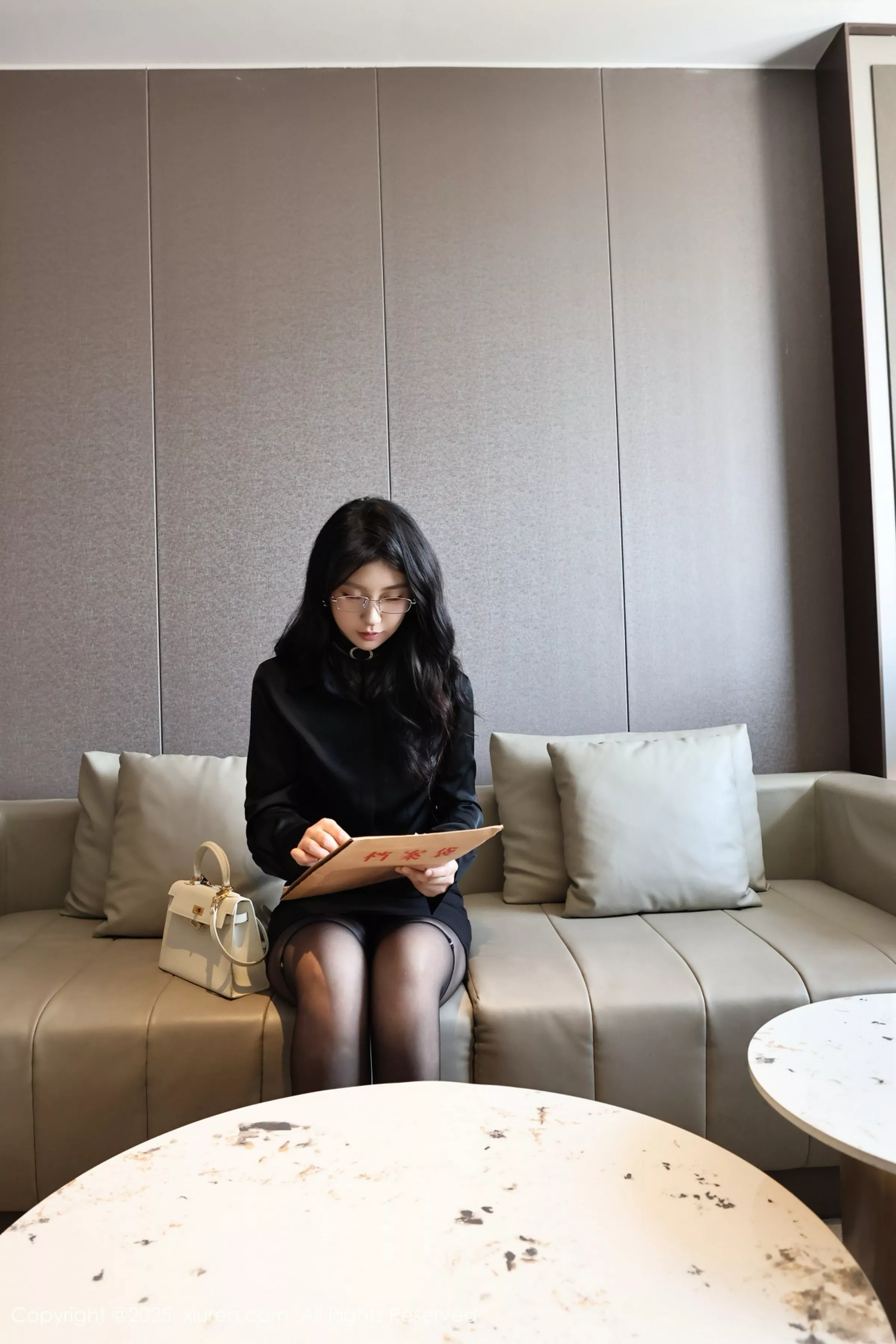   [XiuRen]高清写真图 2025.04.18 No.10167 小芭乐 黑色OL第10张图片