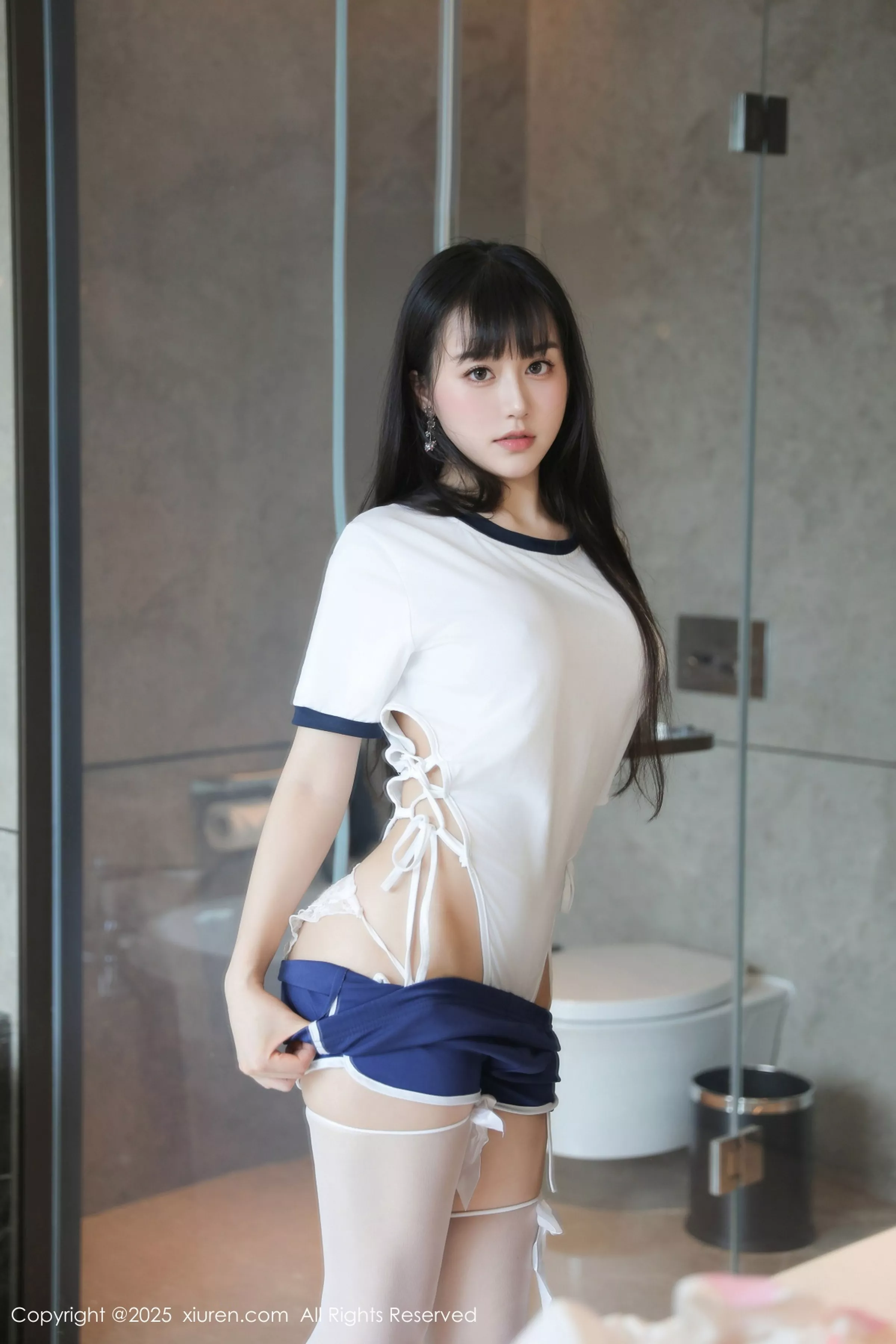   [XiuRen]高清写真图 2025.04.23 No.10184 量子玫瑰 白色运动服第10张图片