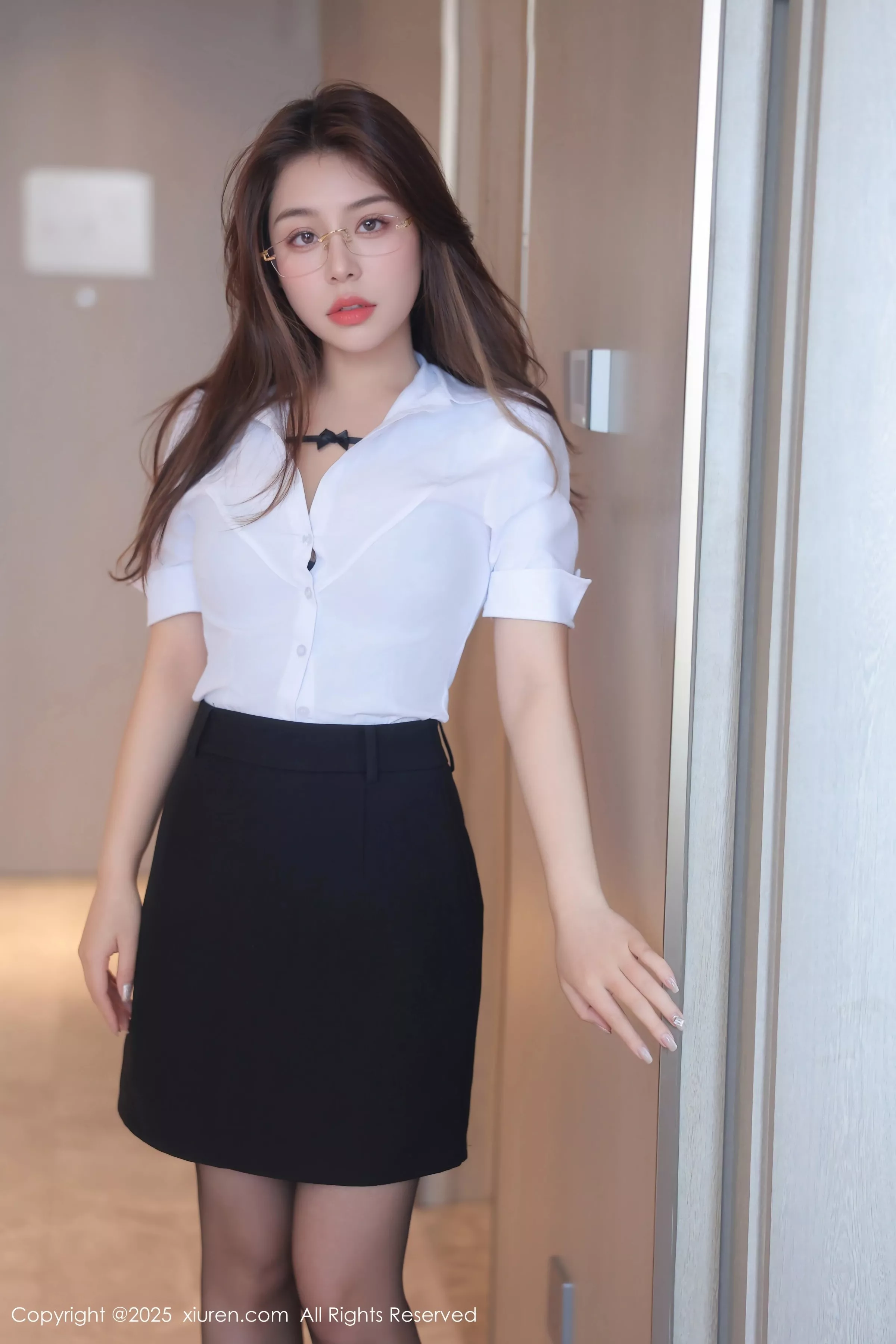 [XiuRen]高清写真图 2025.04.27 No.10204 云璎珞 白色OL-套图网