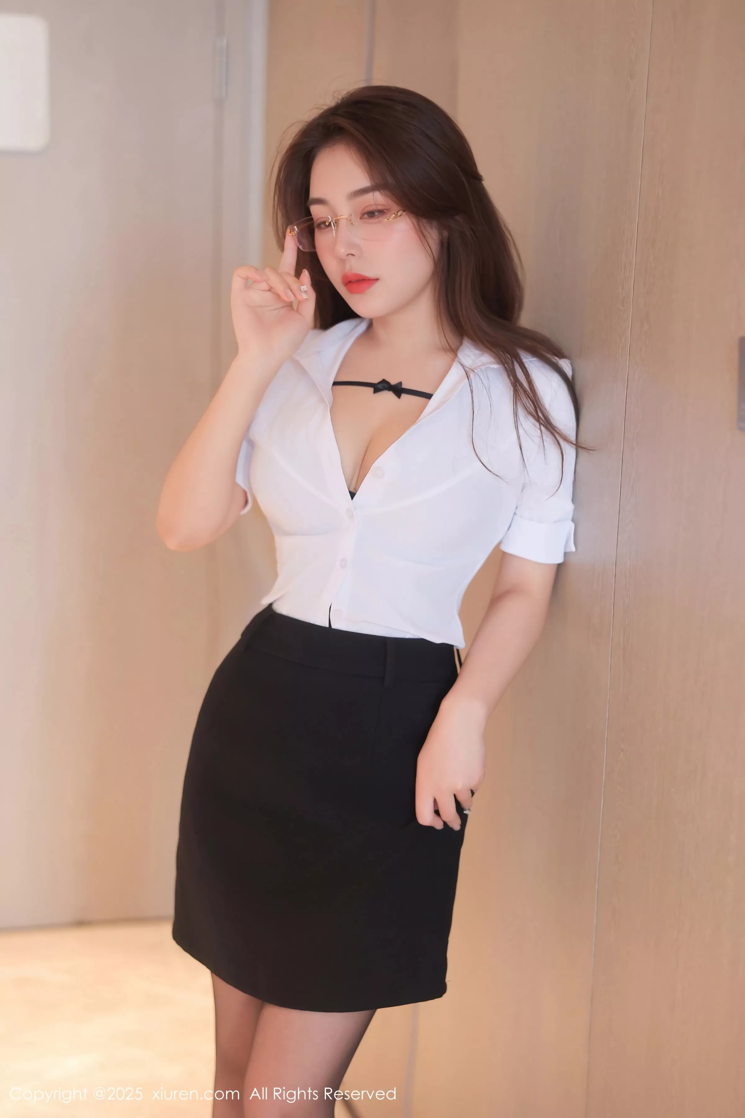   [XiuRen]高清写真图 2025.04.27 No.10204 云璎珞 白色OL第7张图片