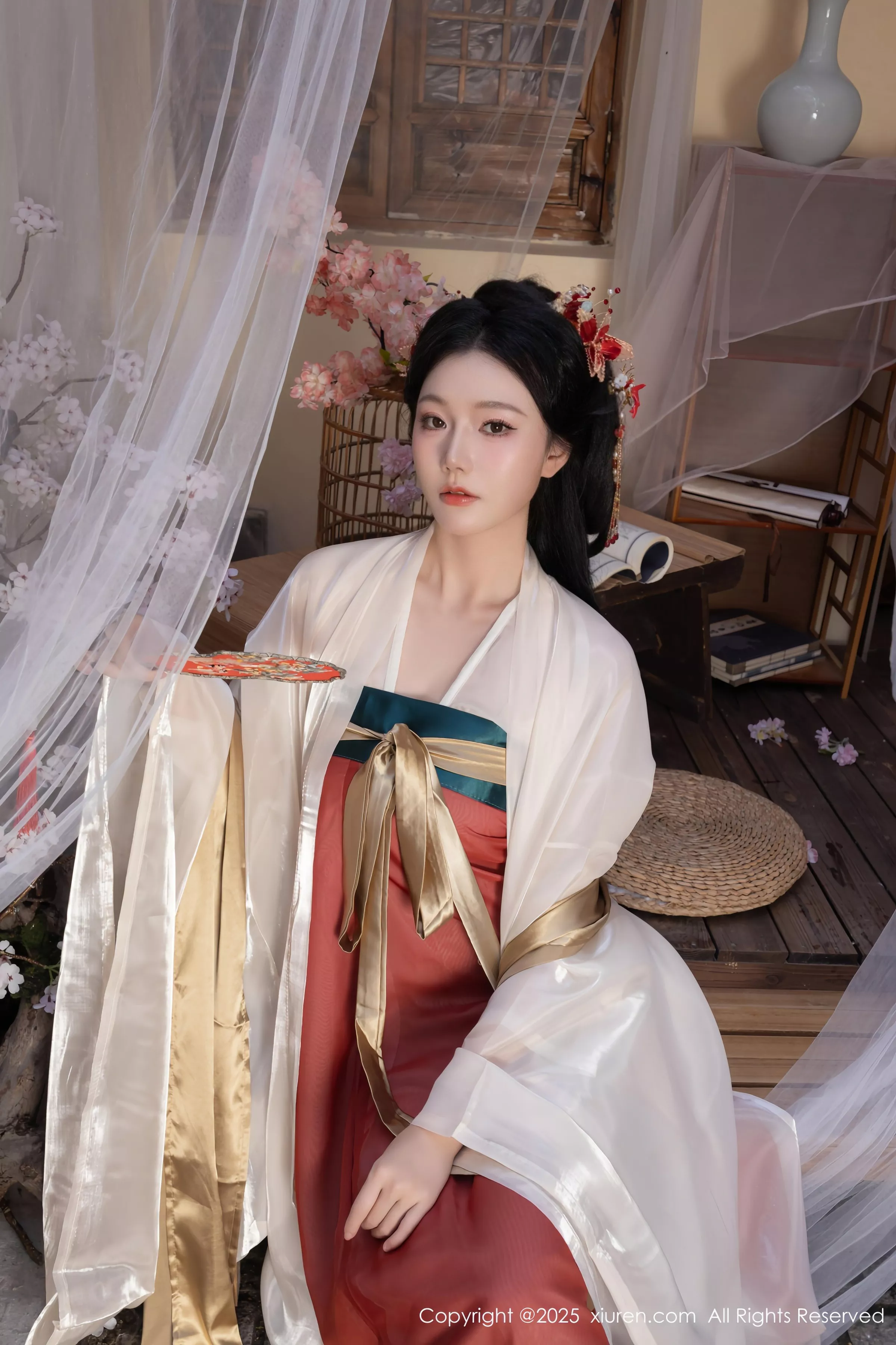   [XiuRen]高清写真图 2025.04.29 No.10223 陆萱萱 性感古装第4张图片