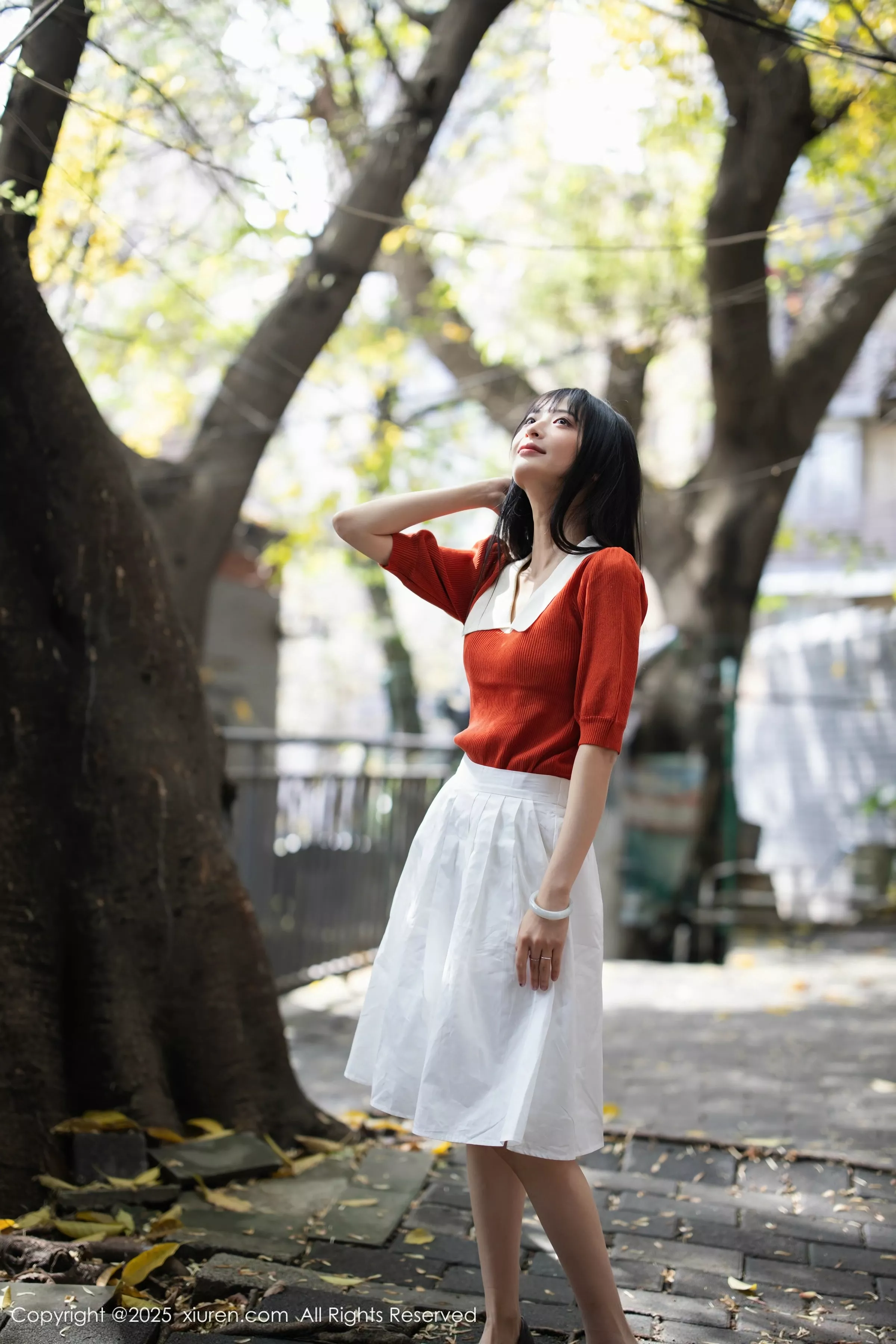   [XiuRen]高清写真图 2025.05.08 No.10247 茂木希子 橙色T恤第5张图片