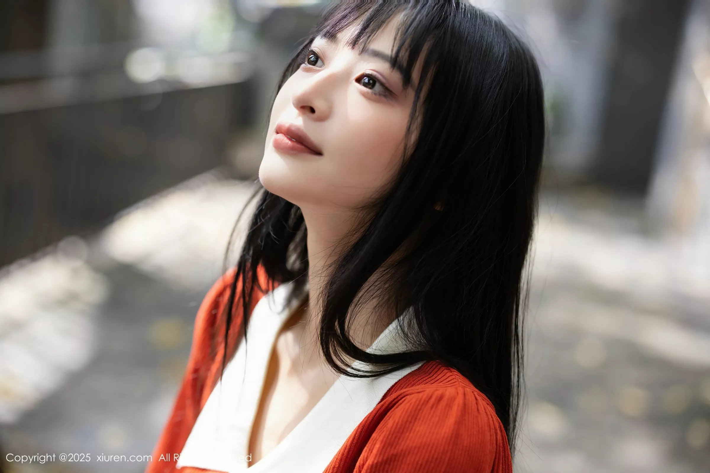   [XiuRen]高清写真图 2025.05.08 No.10247 茂木希子 橙色T恤第6张图片