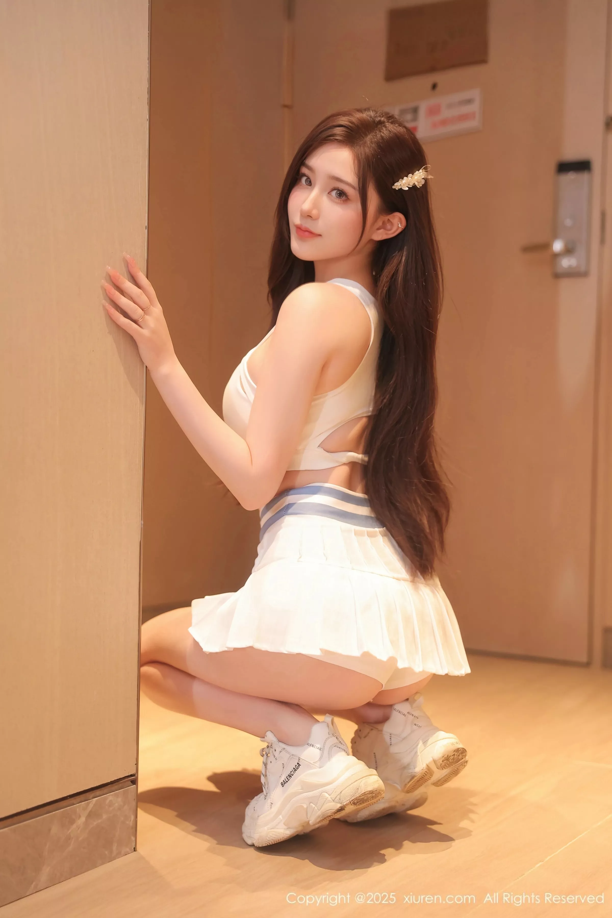   [XiuRen]高清写真图 2025.05.09 No.10254 奶油猫呀 白色短裙第4张图片