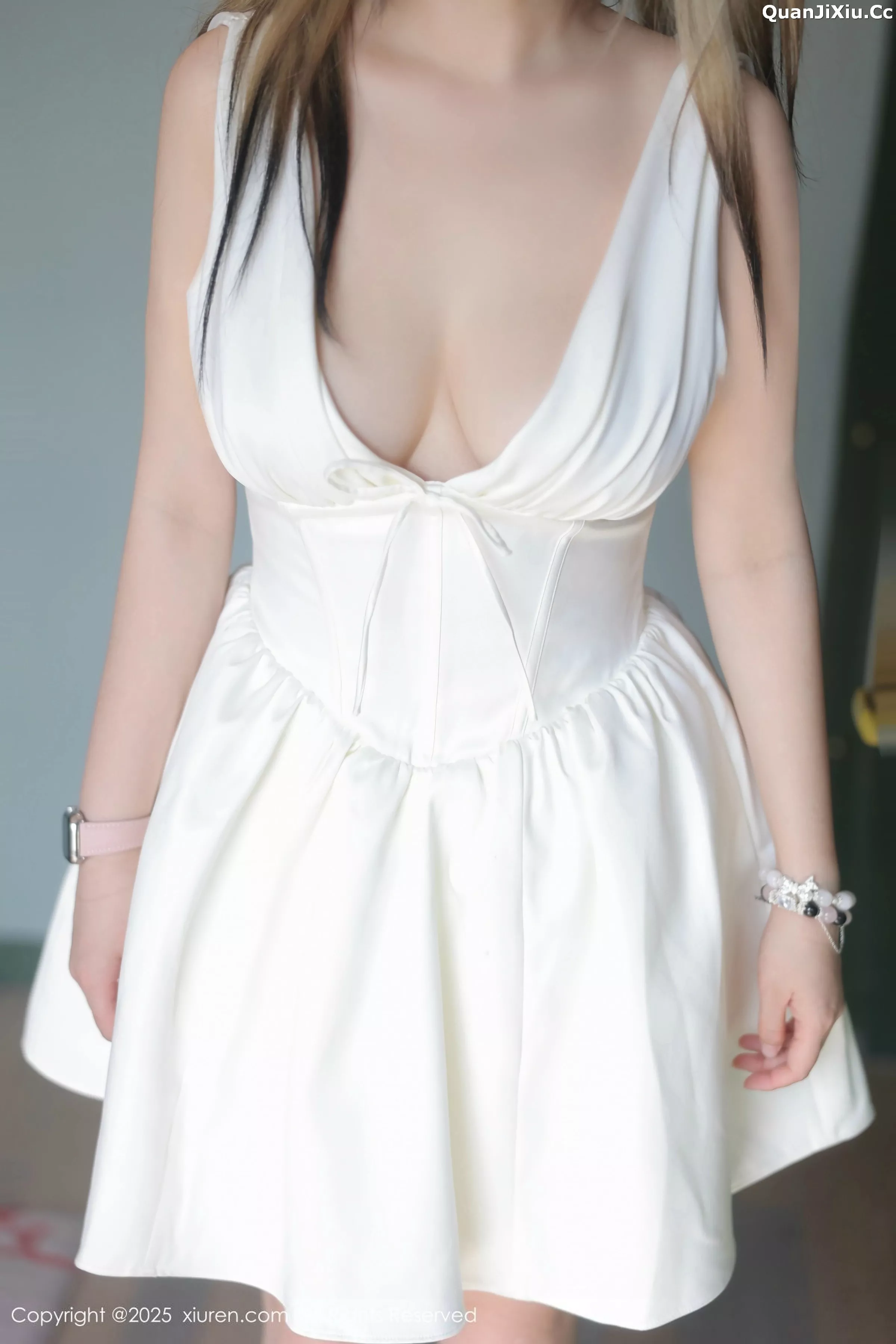   [XiuRen]高清写真图 2025.05.12 No.10262 诺诺Hsu 粉色情趣第10张图片