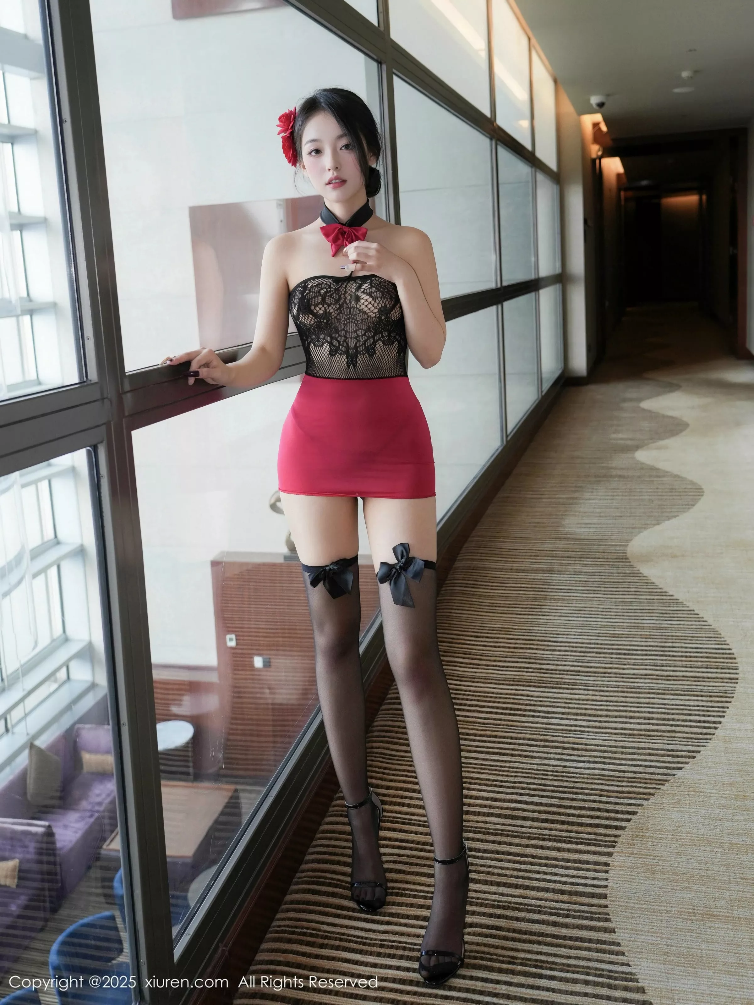   [XiuRen]高清写真图 2025.05.15 No.10279 白琮瑗 蕾丝红裙第4张图片