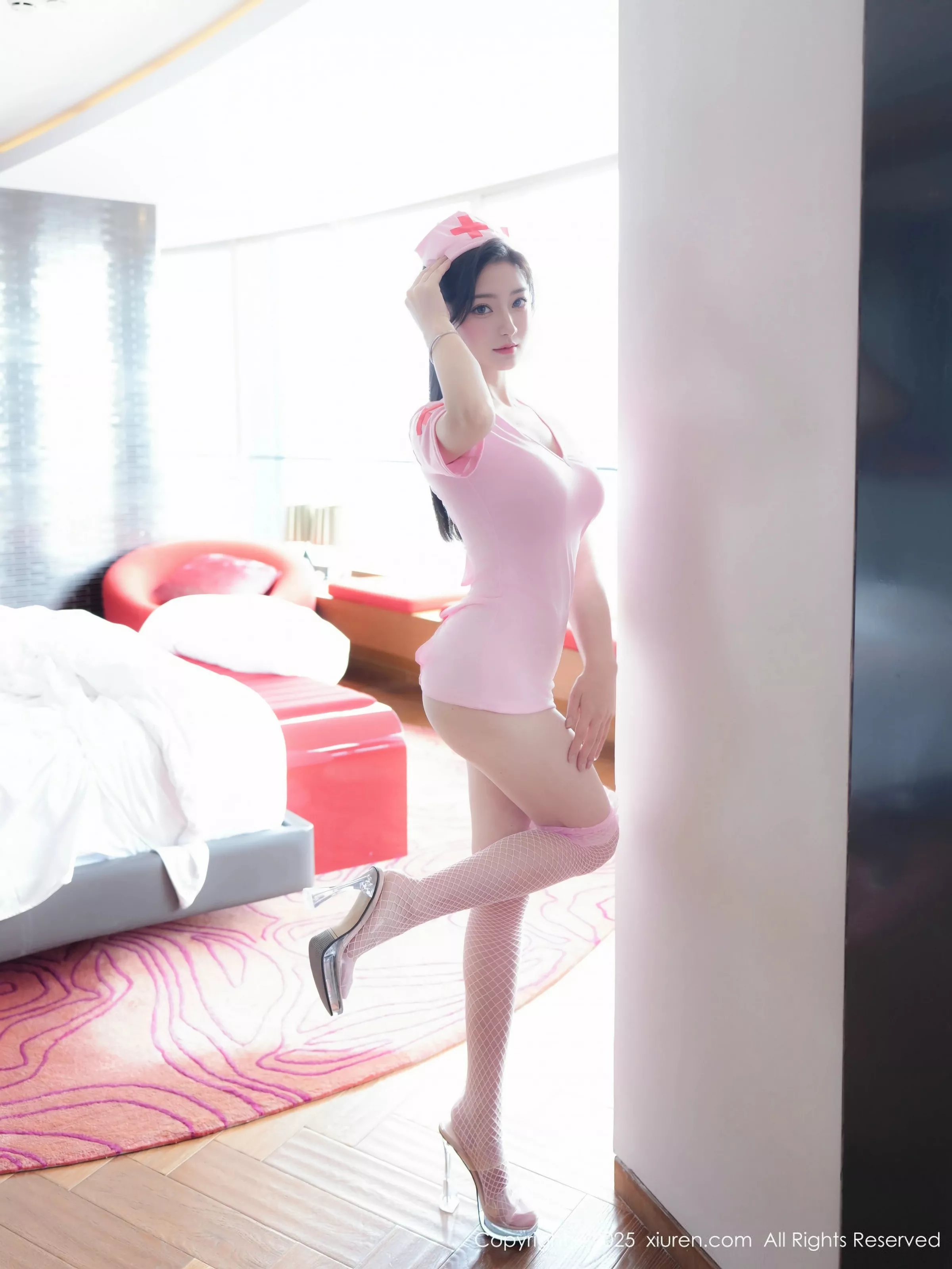   [XiuRen]高清写真图 2025.05.14 No.10275 Annie_baby 粉色丝袜第7张图片