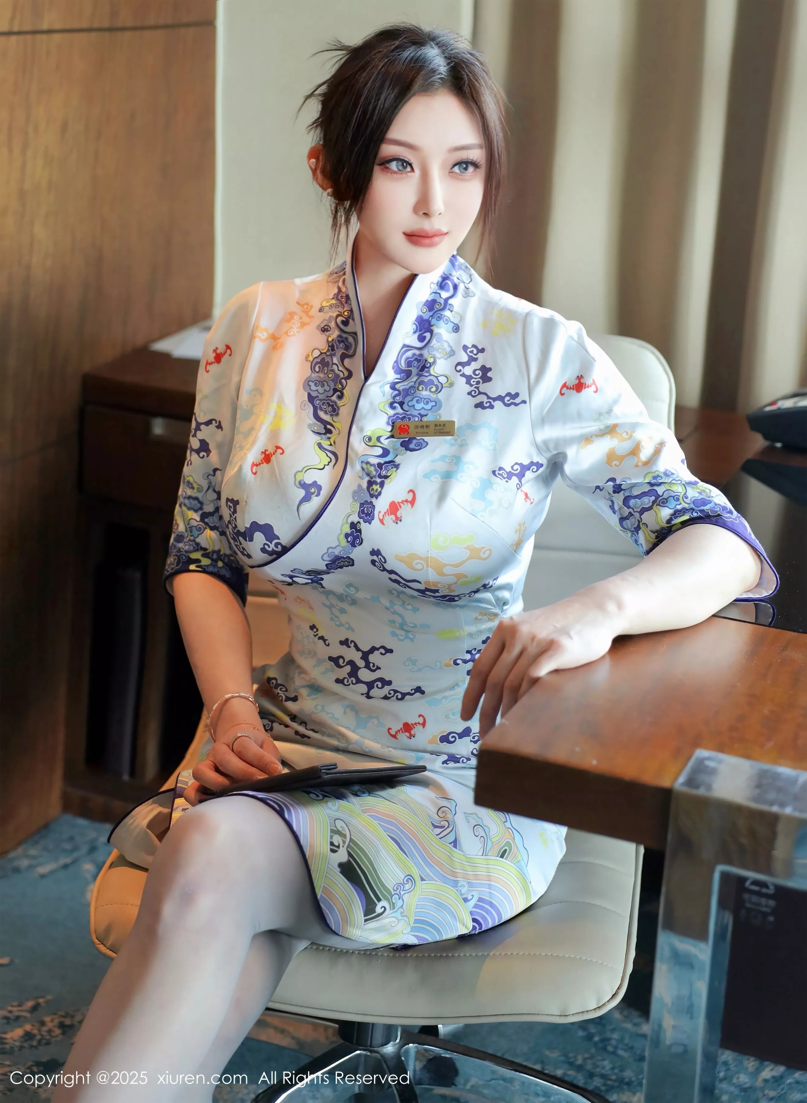   [XiuRen]高清写真图 2025.05.14 No.10273 苏一诺 青色旗袍第2张图片