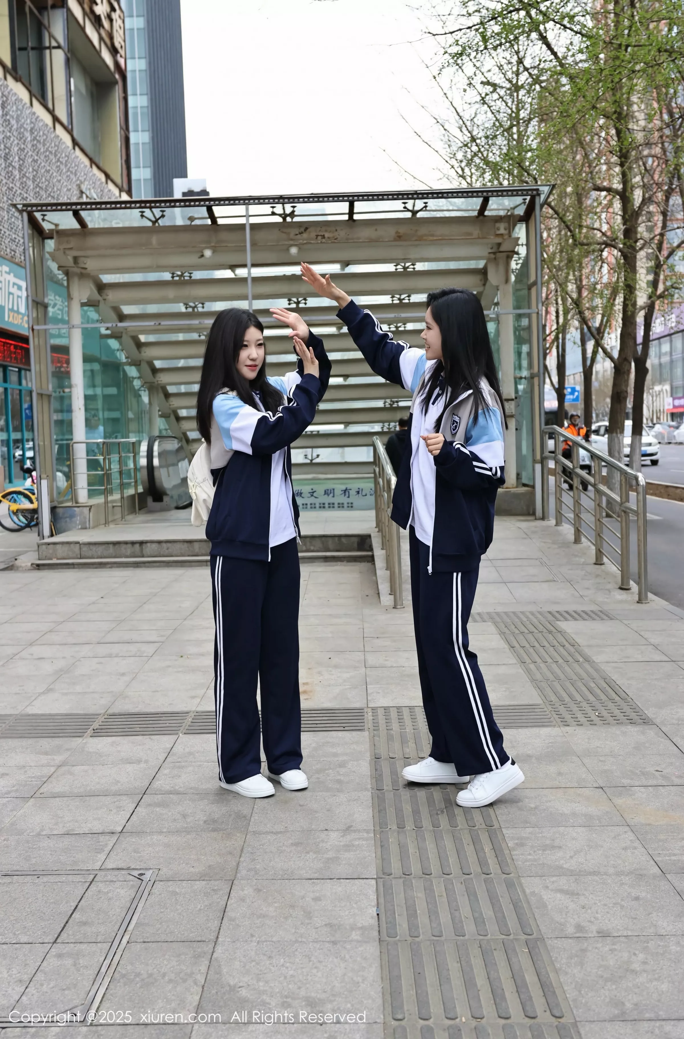   [XiuRen]高清写真图 2025.05.16 No.10288 小芭乐 蓝色校服第6张图片