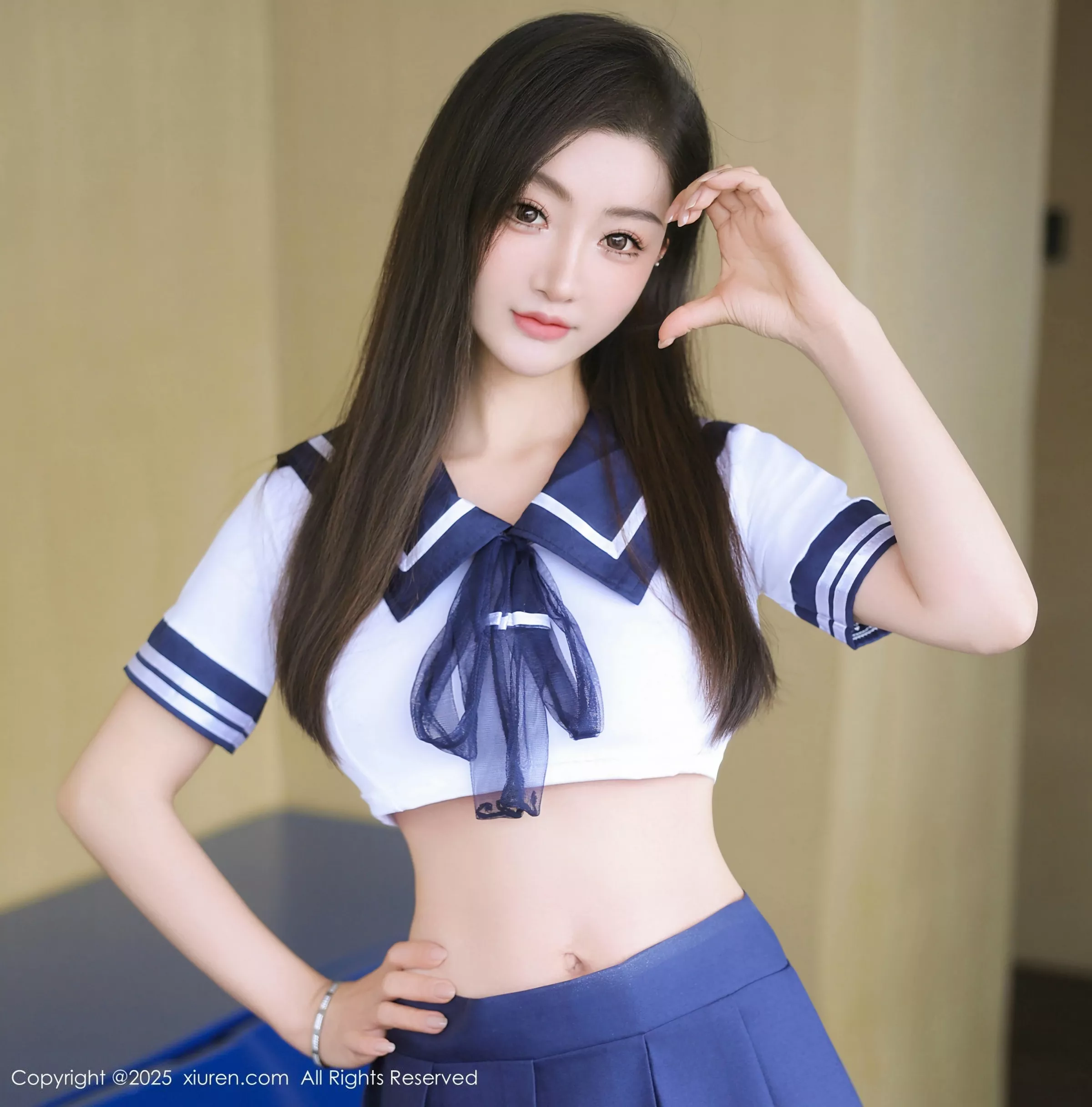   [XiuRen]高清写真图 2025.05.20 No.10298 Annie_baby JK制服第2张图片