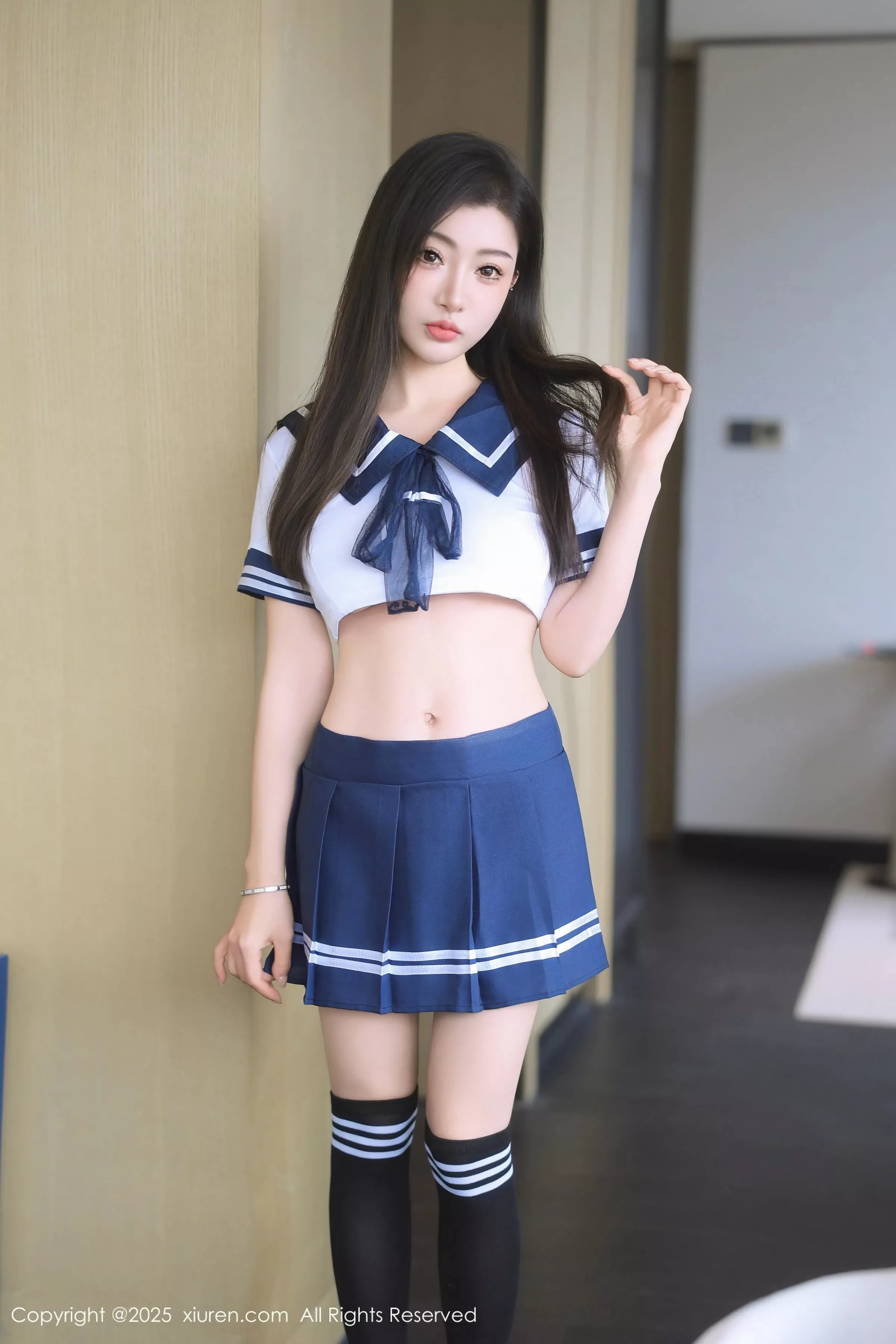   [XiuRen]高清写真图 2025.05.20 No.10298 Annie_baby JK制服第3张图片